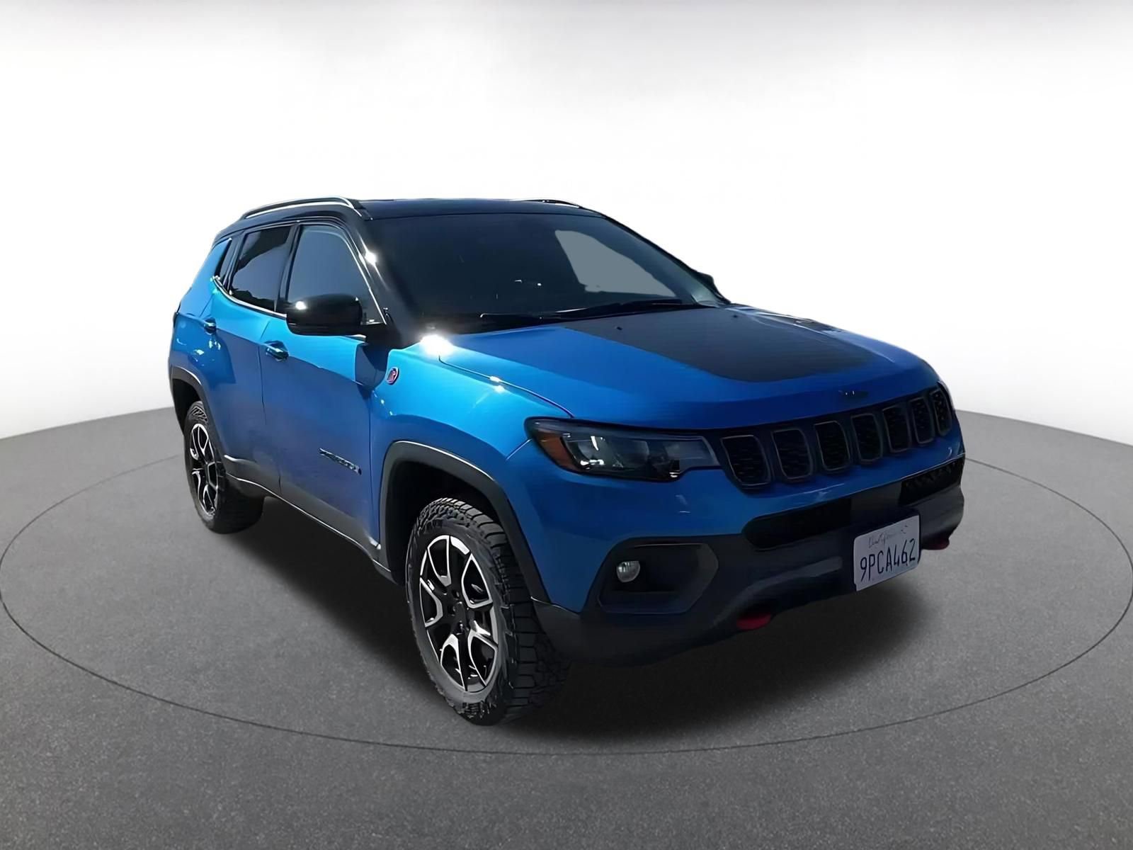 Used 2025 Jeep Compass Trailhawk AWD/4WD image 2
