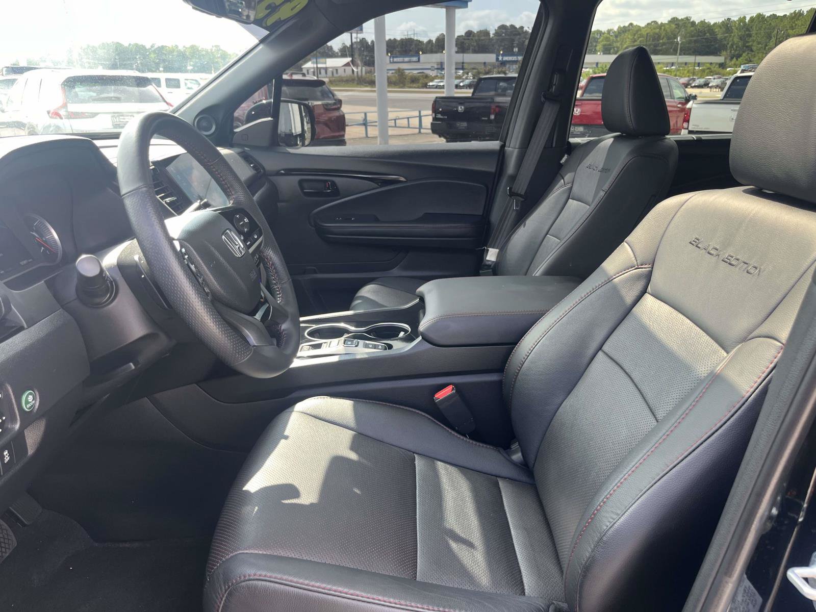 Certified 2025 Honda Passport Black Edition image 14