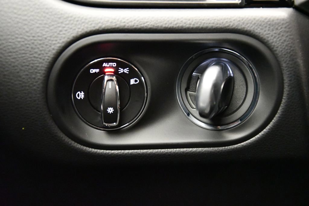 Certified 2025 Porsche Macan image 24