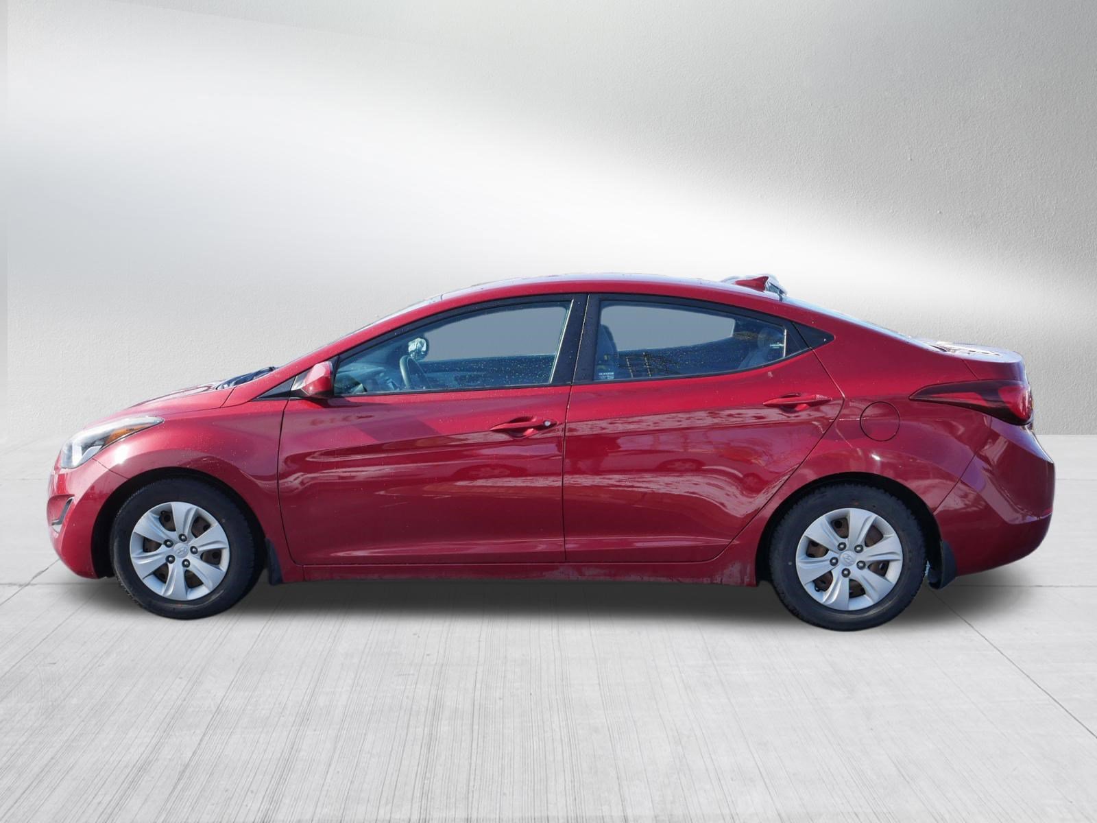 Used 2016 Hyundai Elantra SE FWD image 4
