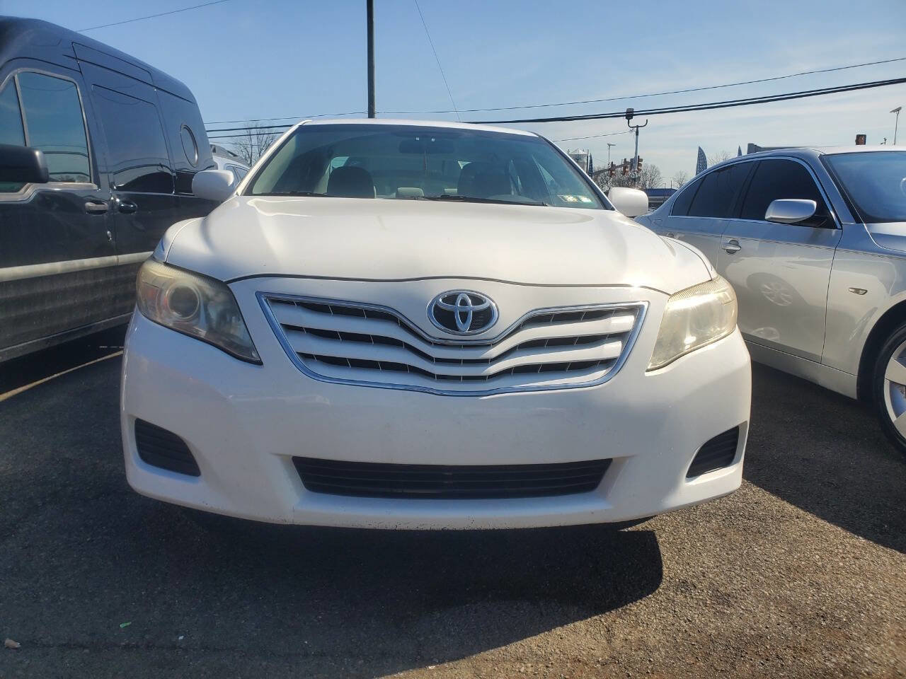 Used 2011 Toyota Camry LE w/ LE Extra-Value Pkg image 2