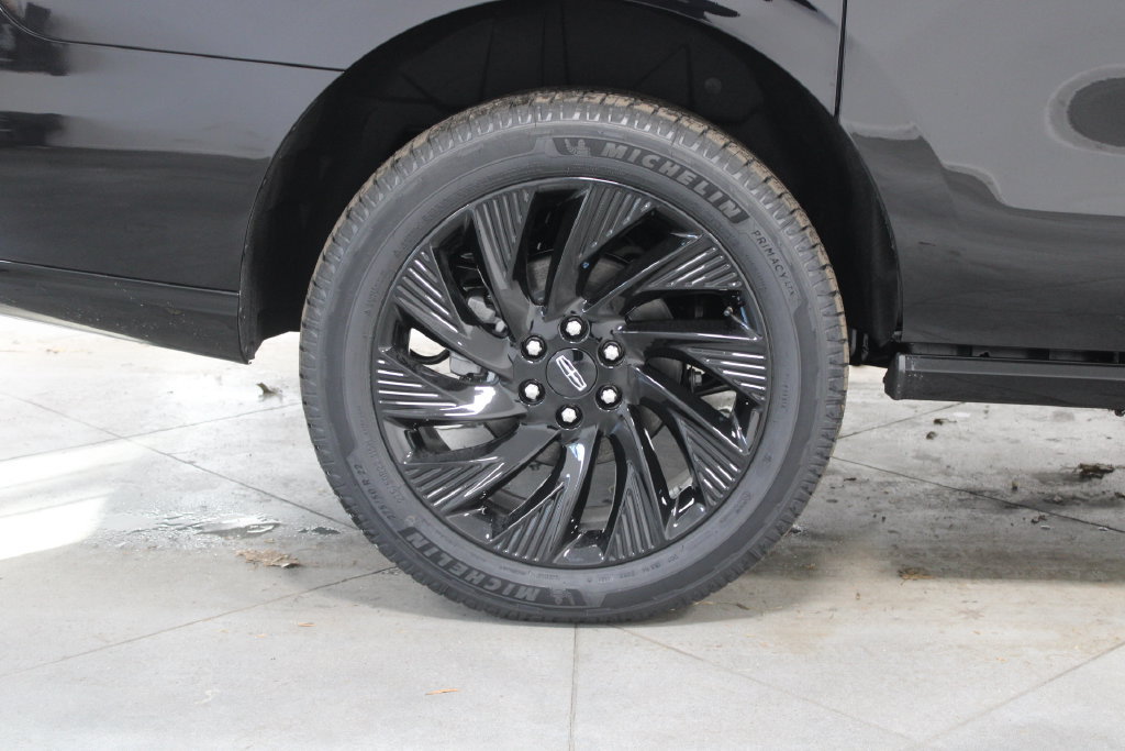 New 2026 Lincoln Navigator L Reserve w/ Jet Appearance Package AWD/4WD image 12