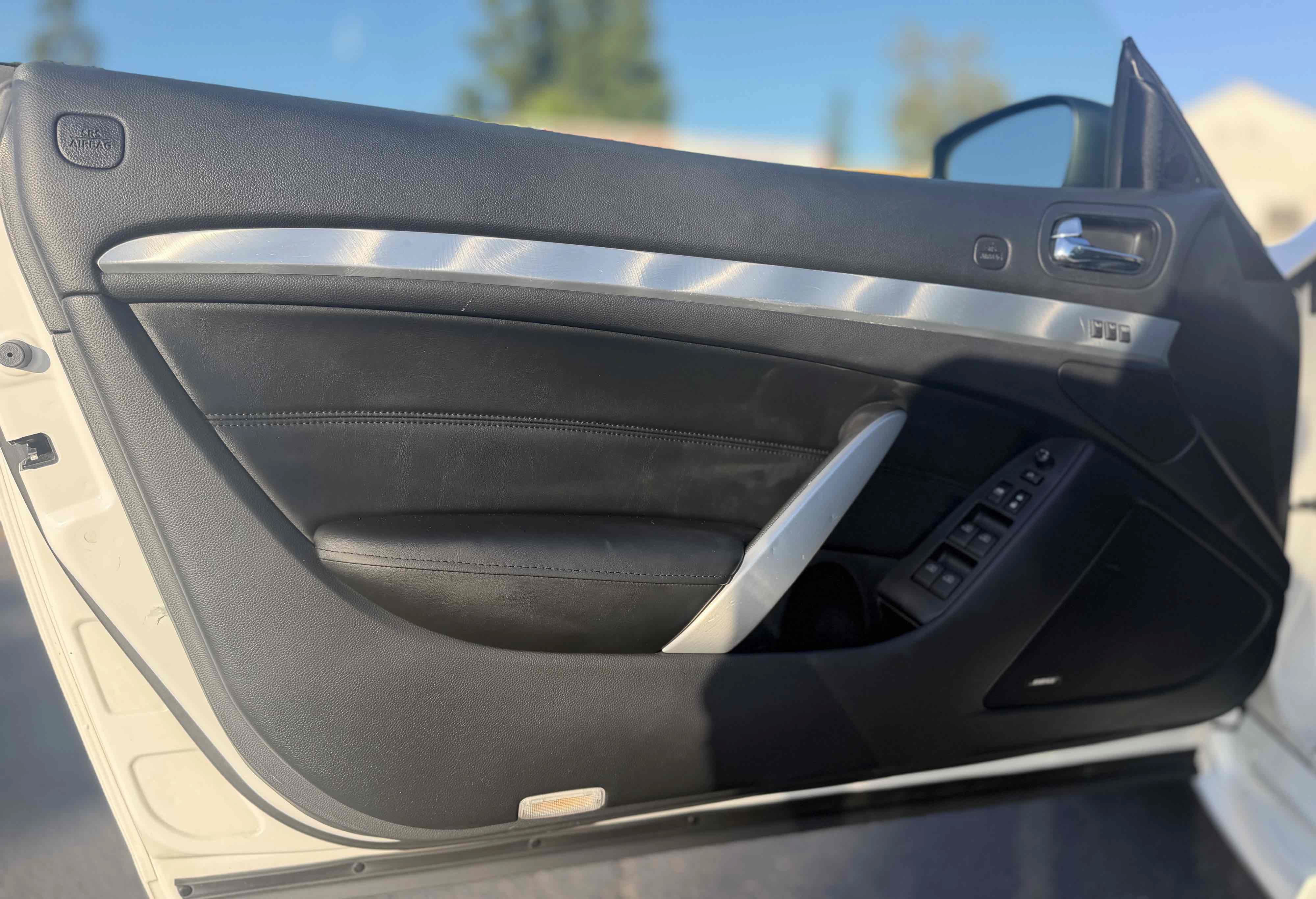 Used 2014 INFINITI Q60 Convertible w/ Premium Package RWD image 18