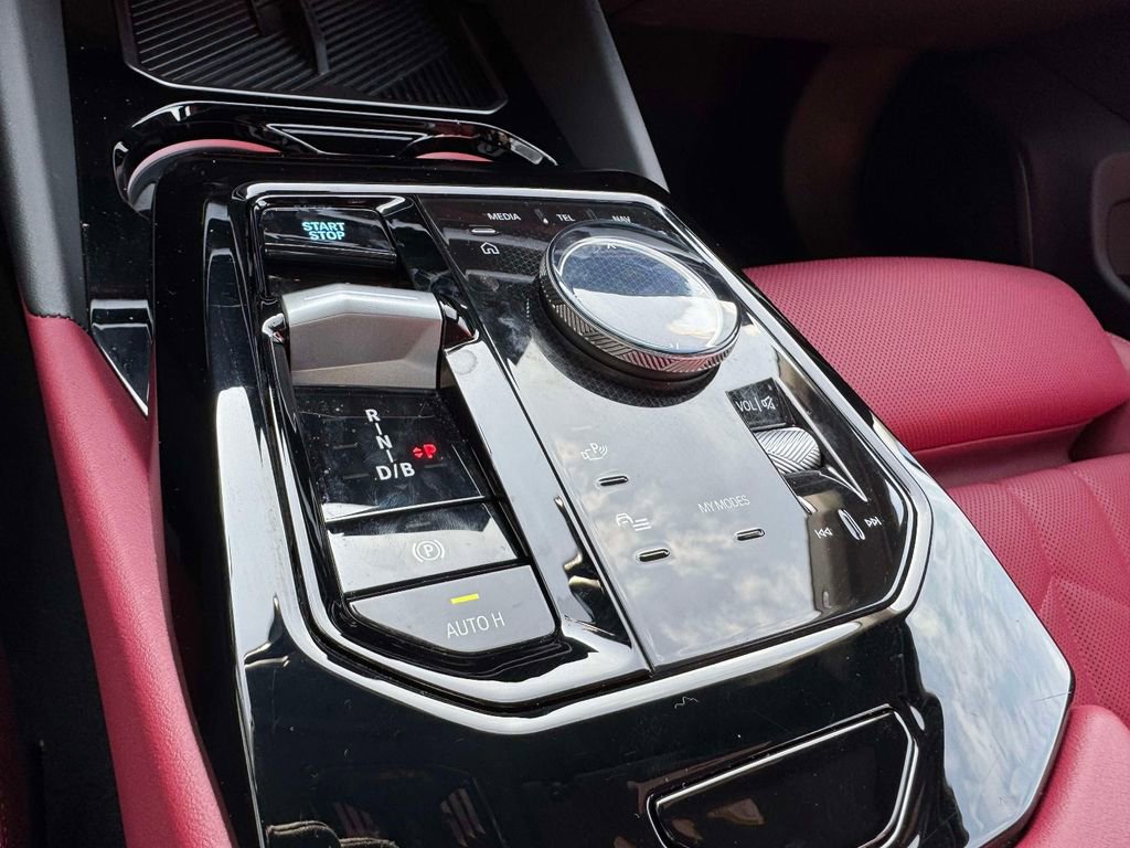 Certified 2025 BMW i5 xDrive40 w/ Premium Package image 16