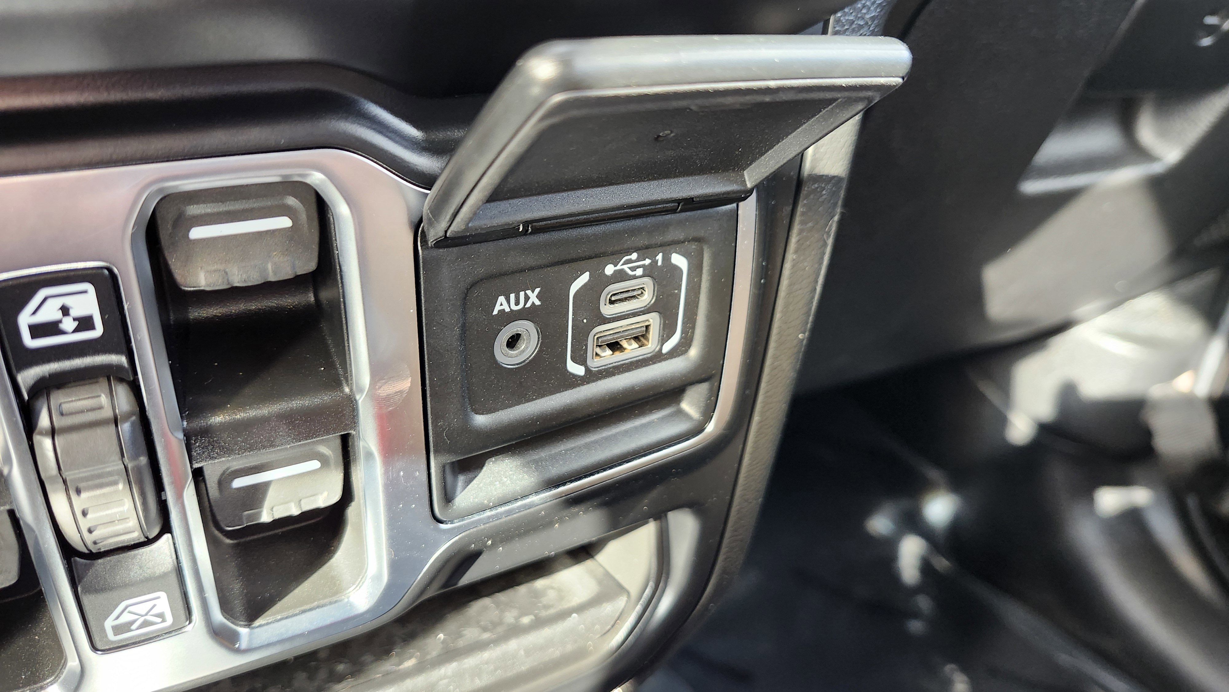 Used 2021 Jeep Wrangler Unlimited Sahara w/ Cold Weather Group image 36