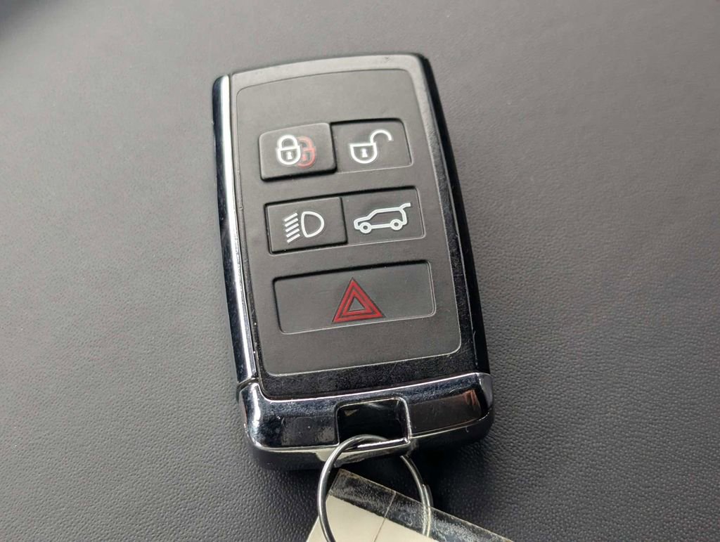 Used 2018 Land Rover Discovery HSE AWD/4WD image 30