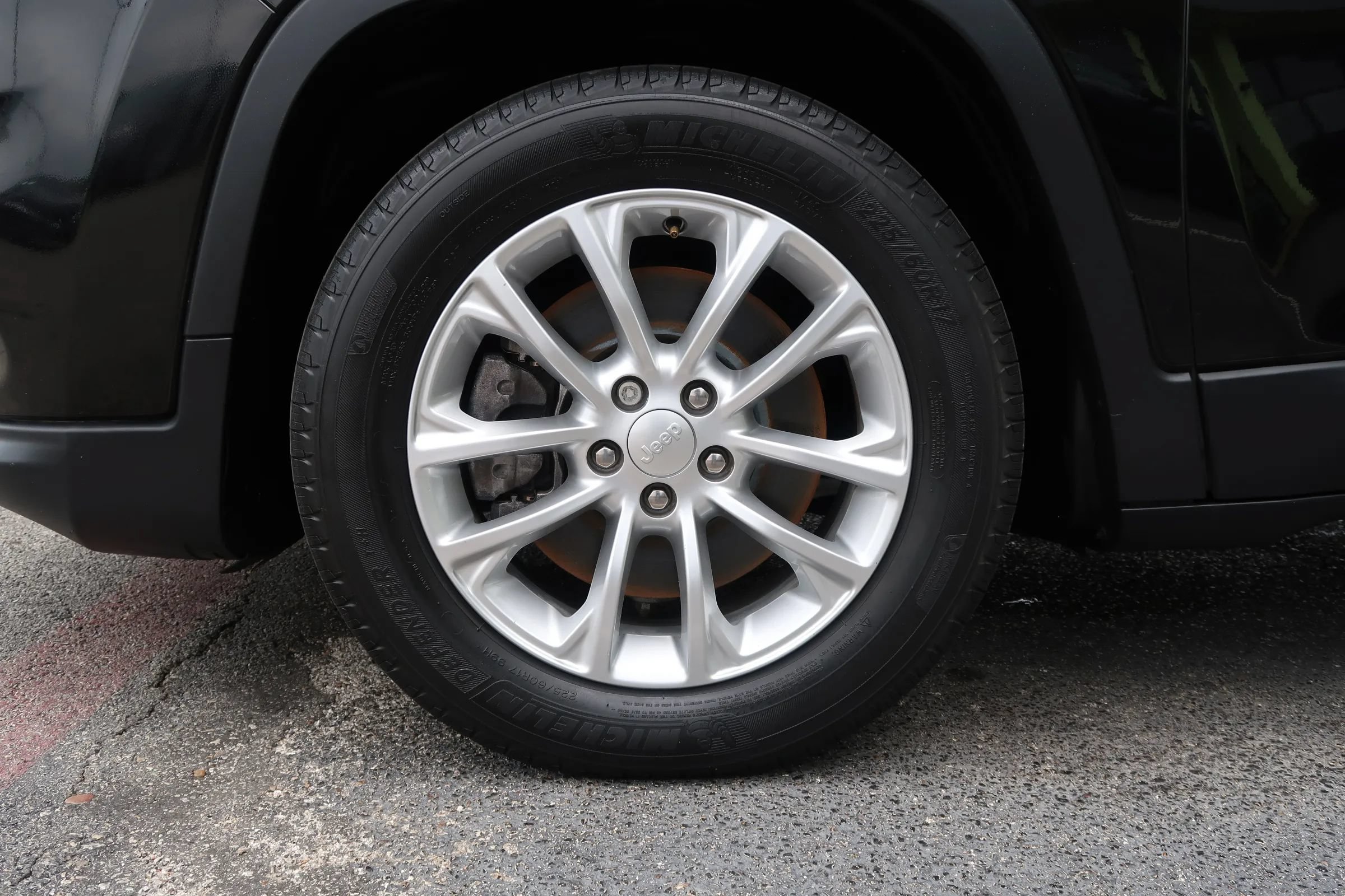 Used 2019 Jeep Cherokee Latitude w/ Popular Appearance Group FWD image 56