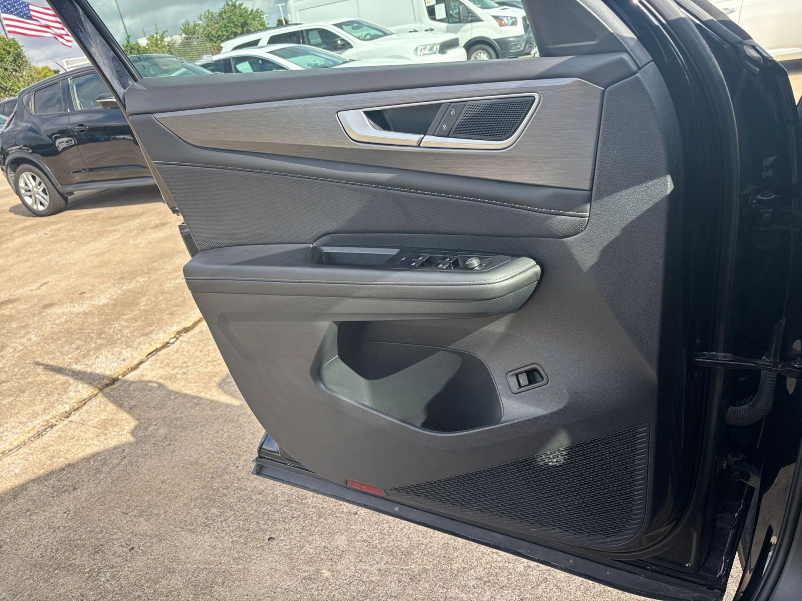 Used 2025 Volkswagen Atlas Cross Sport SE image 20