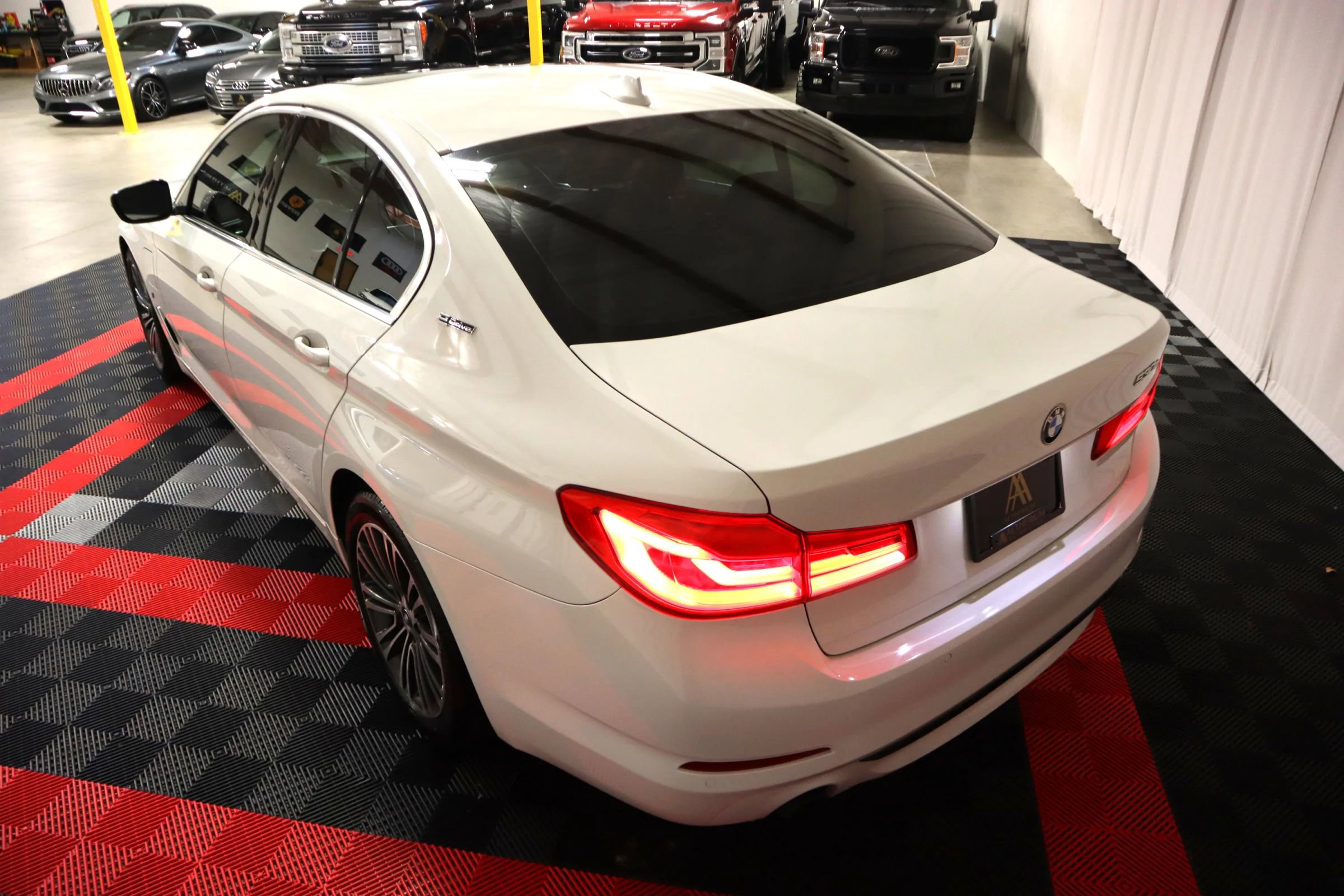 Used 2019 BMW 530e w/ Convenience Package image 8