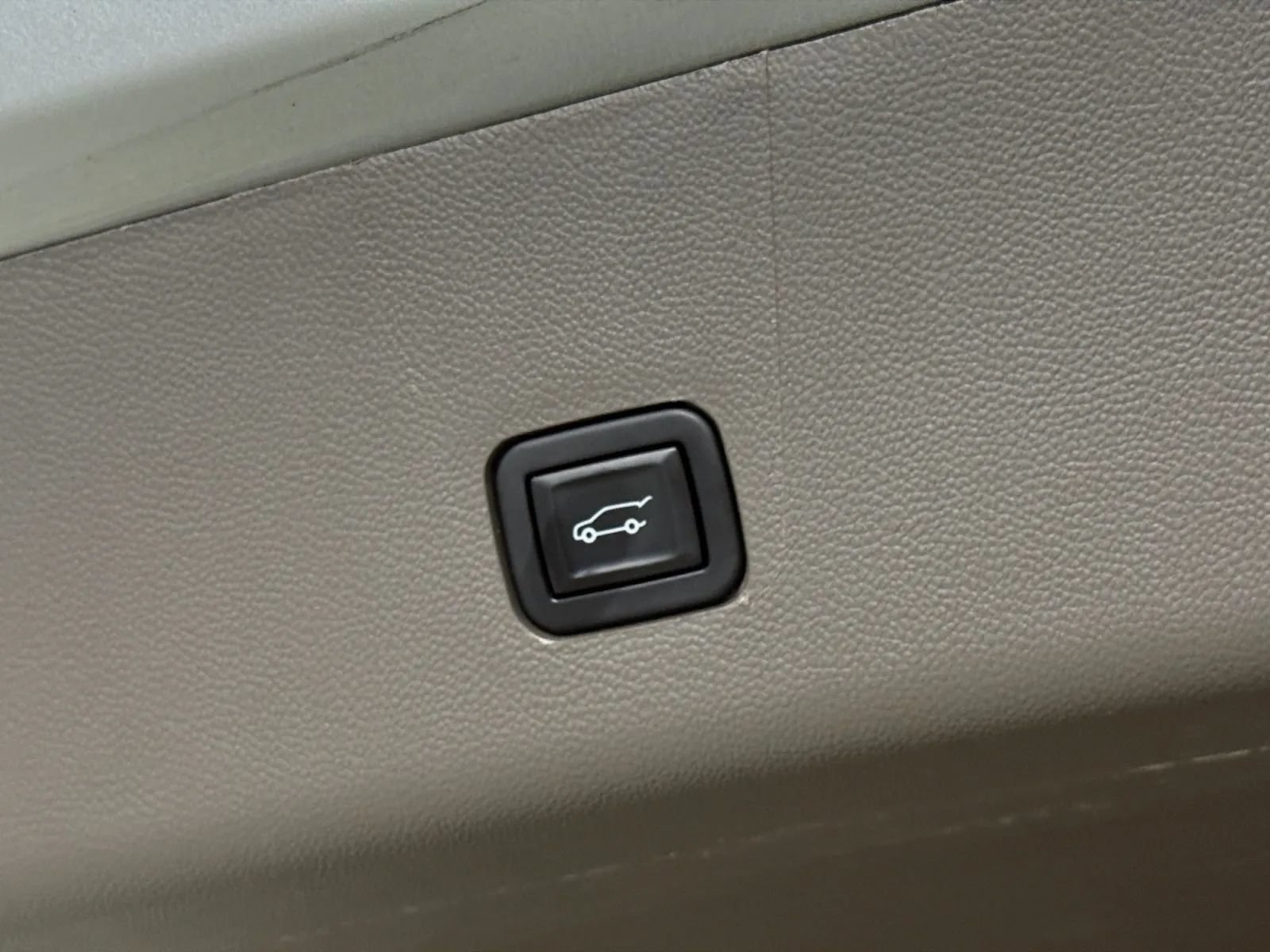 Used 2021 Chevrolet Traverse LT w/ LT Premium Package AWD/4WD image 34