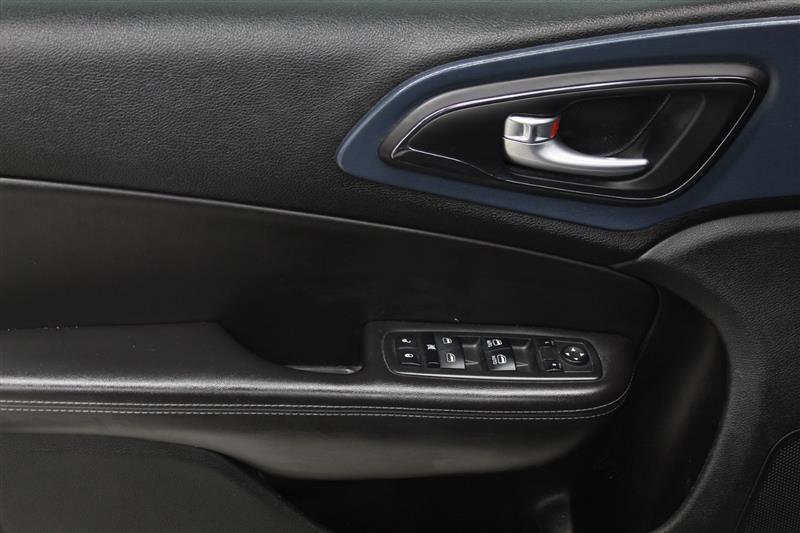 Used 2015 Chrysler 200 S w/ Navigation & Sound Group I FWD image 15