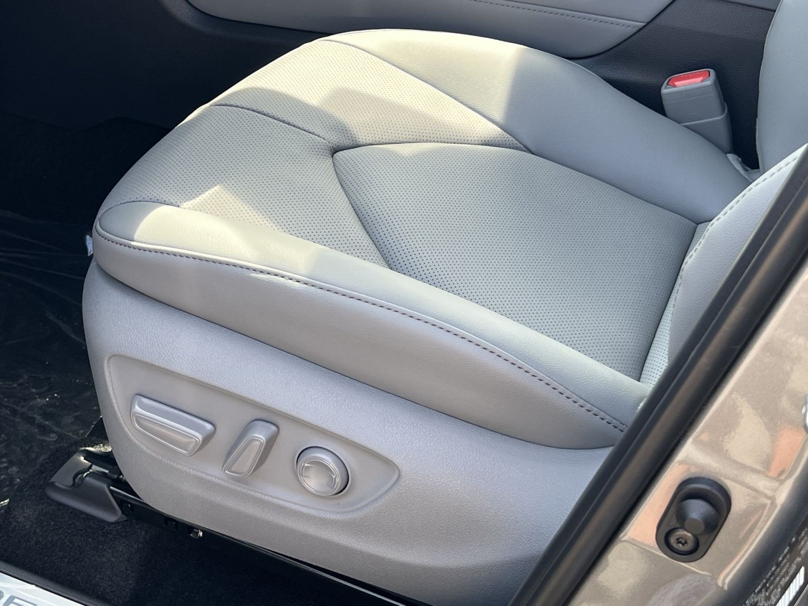 New 2026 Toyota Highlander Limited AWD/4WD image 8
