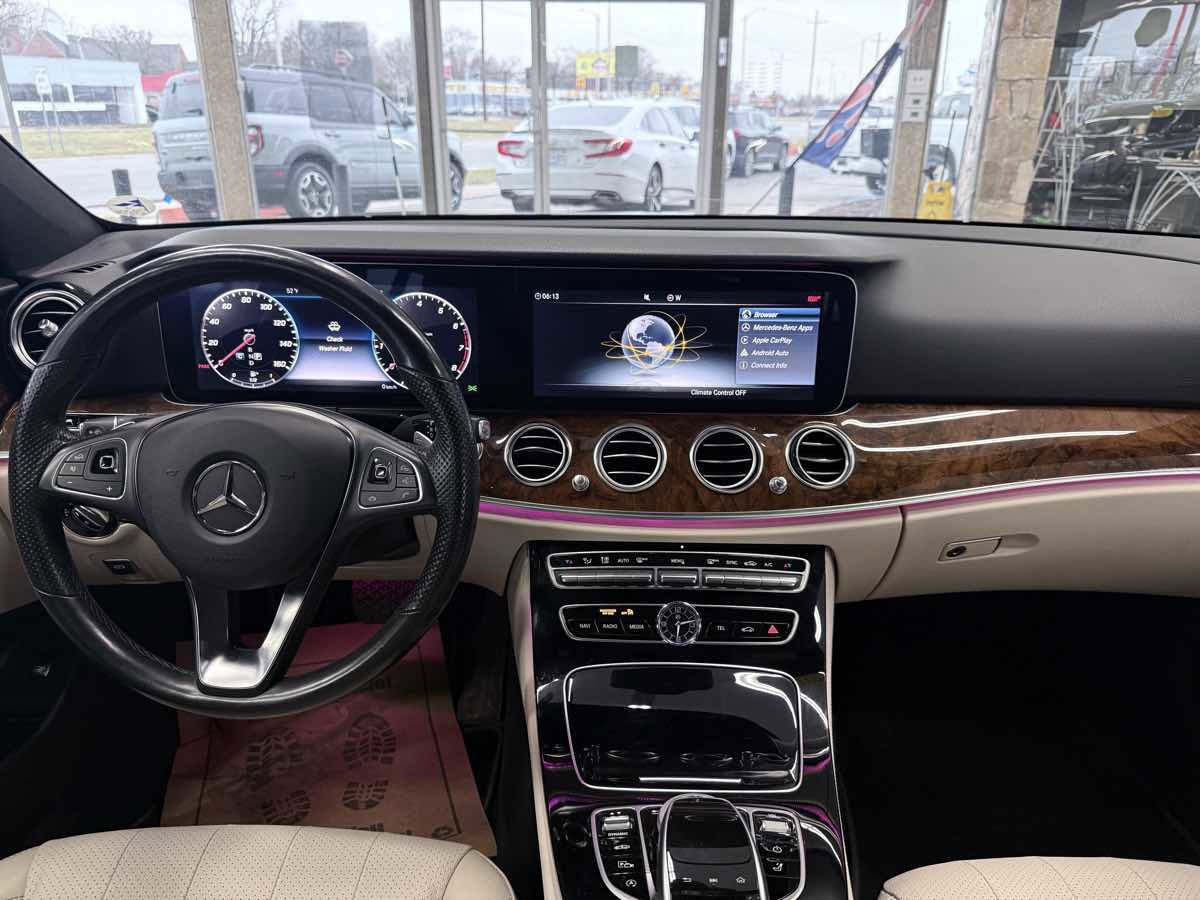 Used 2018 Mercedes-Benz E 400 4MATIC Wagon image 39