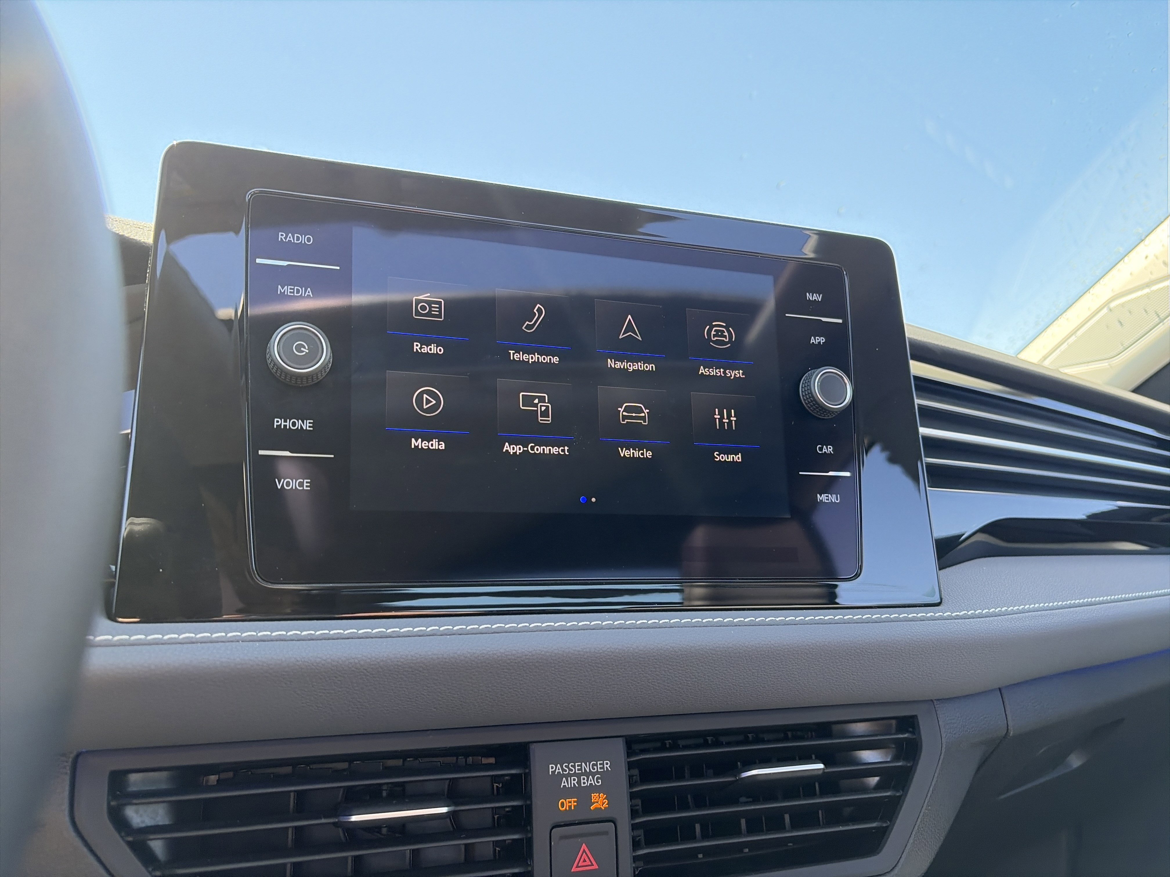 Used 2025 Volkswagen Jetta SEL image 36
