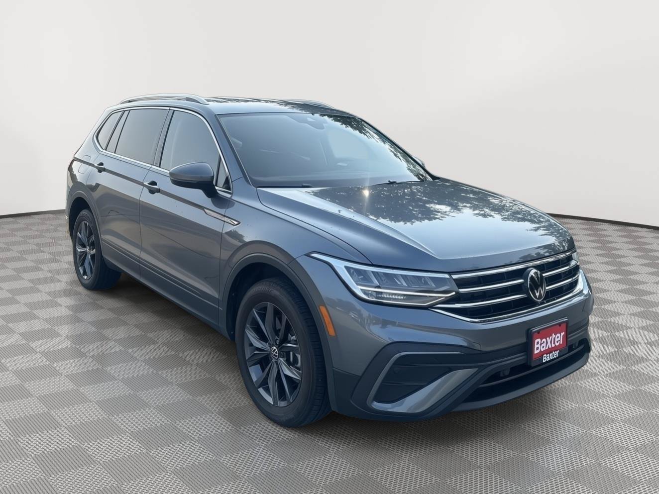 Used 2023 Volkswagen Tiguan SE AWD/4WD image 8