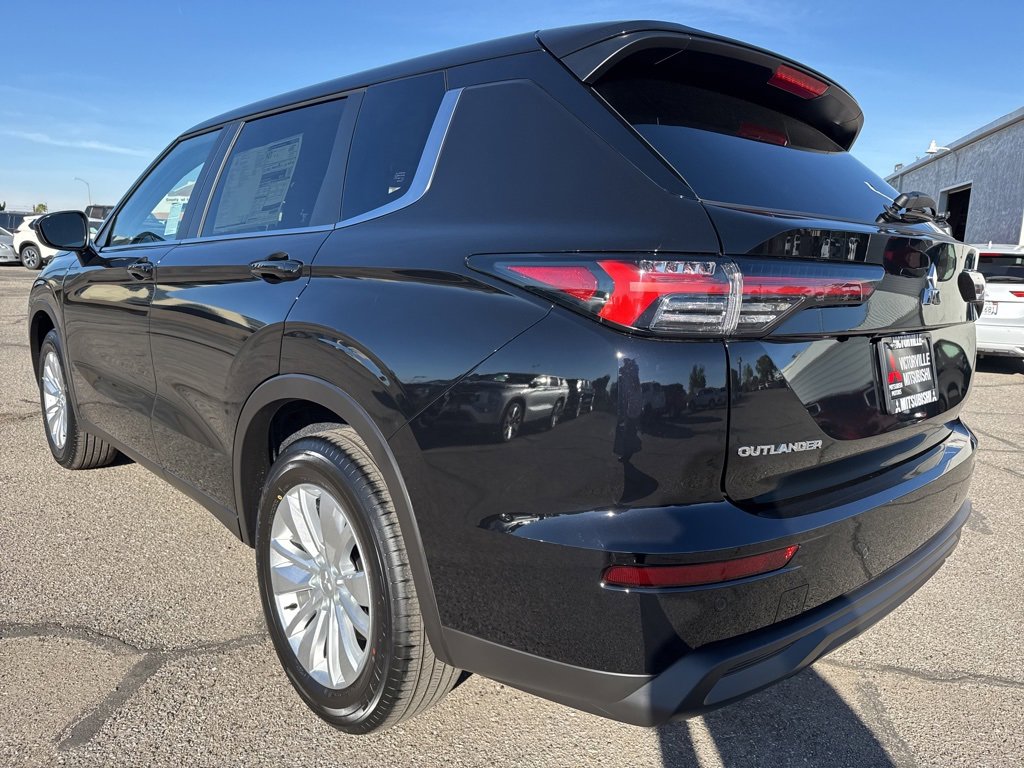 New 2025 Mitsubishi Outlander ES image 5