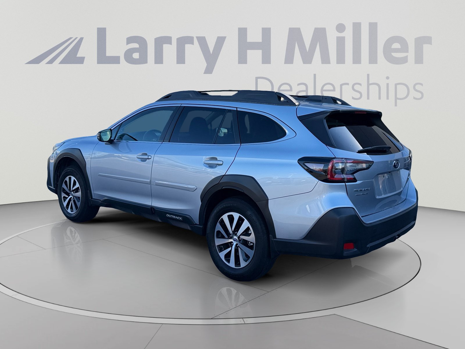Used 2023 Subaru Outback Premium AWD/4WD image 3