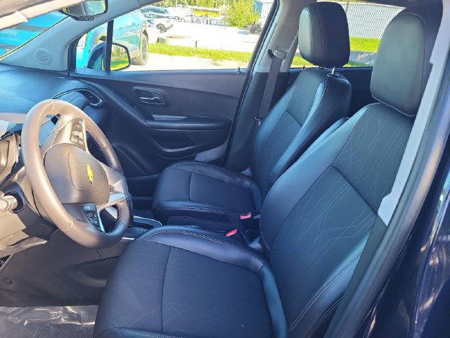 Used 2022 Chevrolet Trax LT w/ LT Convenience Package FWD image 11