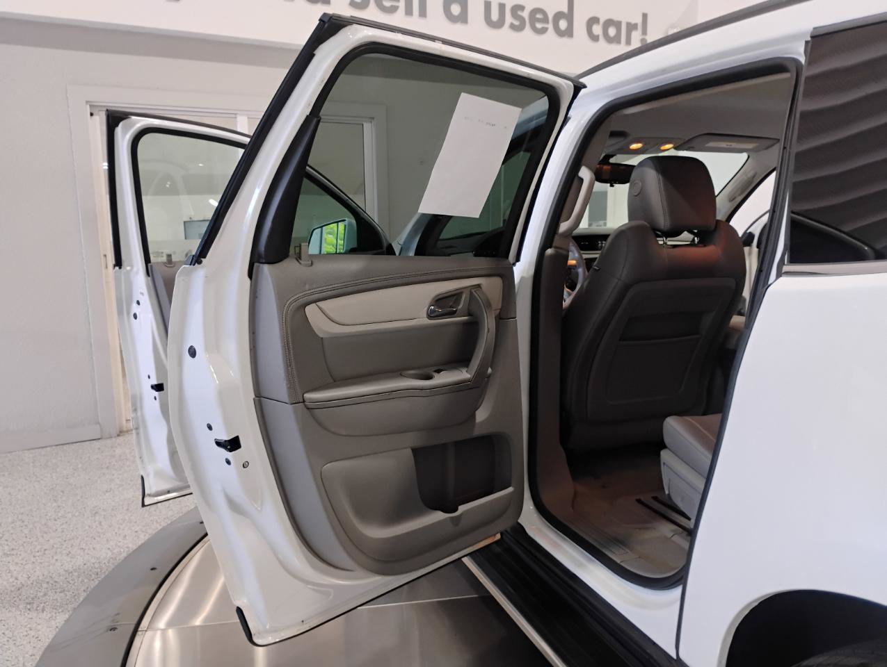 Used 2017 Chevrolet Traverse LT FWD image 32