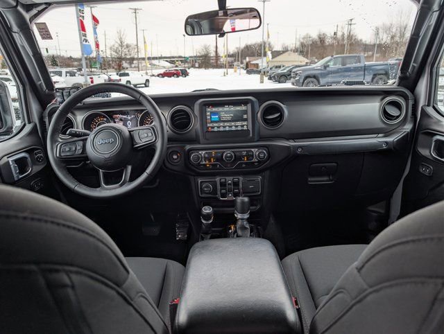 Used 2022 Jeep Gladiator Willys image 11