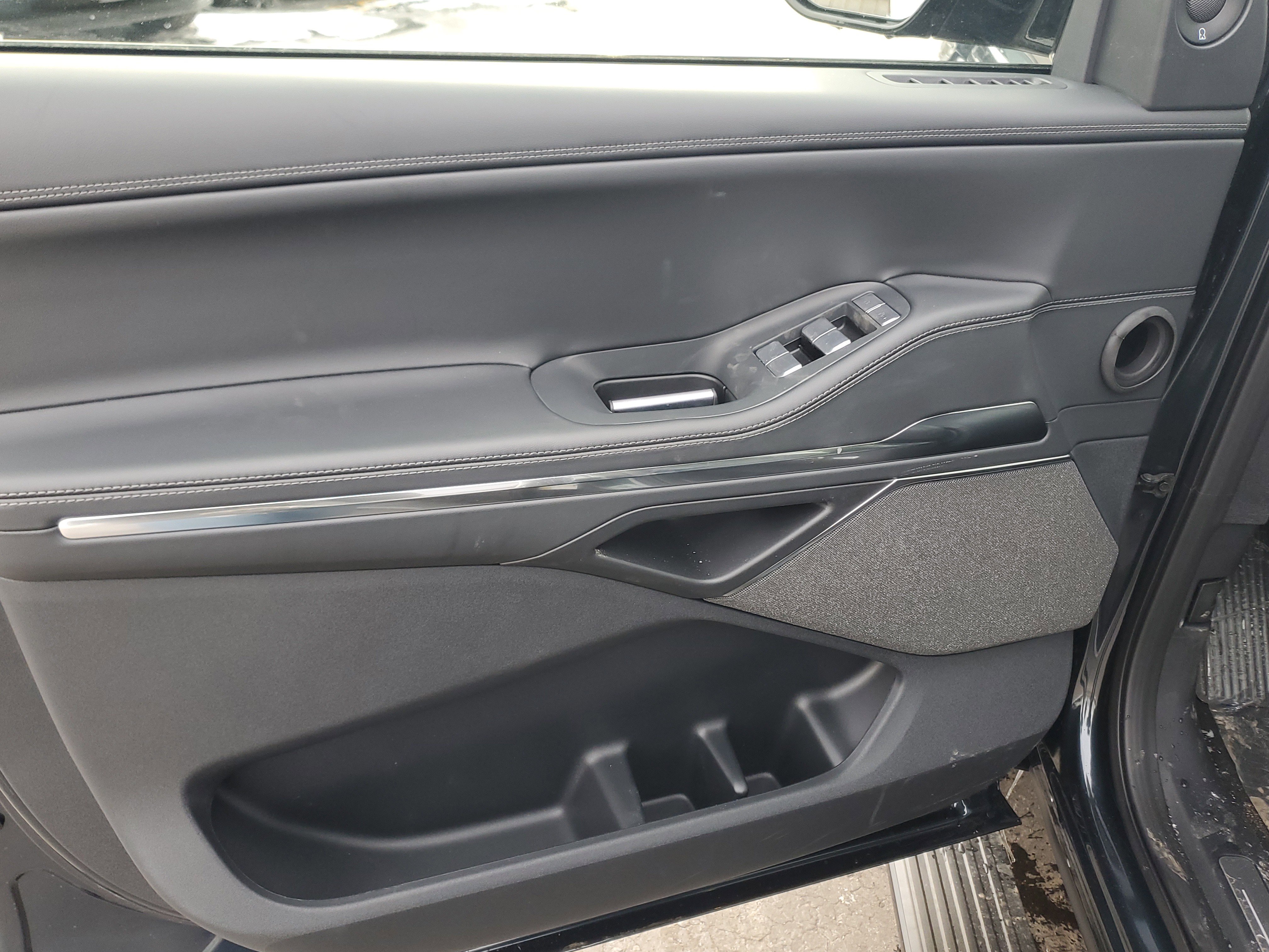 New 2026 Lincoln Navigator Reserve w/ Jet Appearance Package image 8