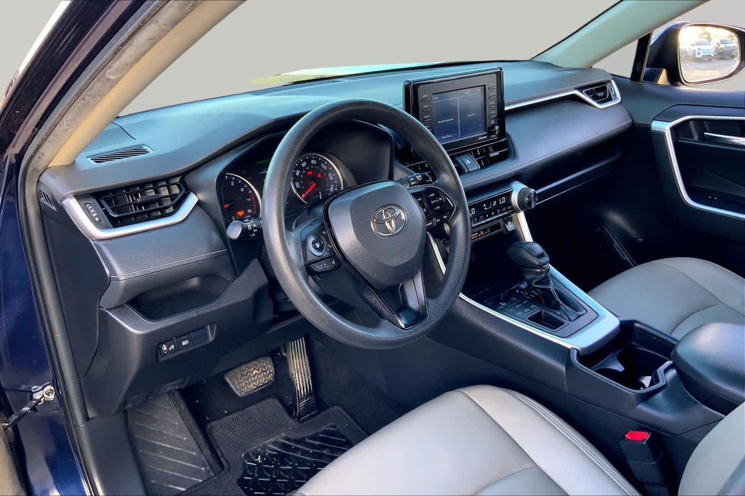 Used 2021 Toyota RAV4 XLE AWD/4WD image 17