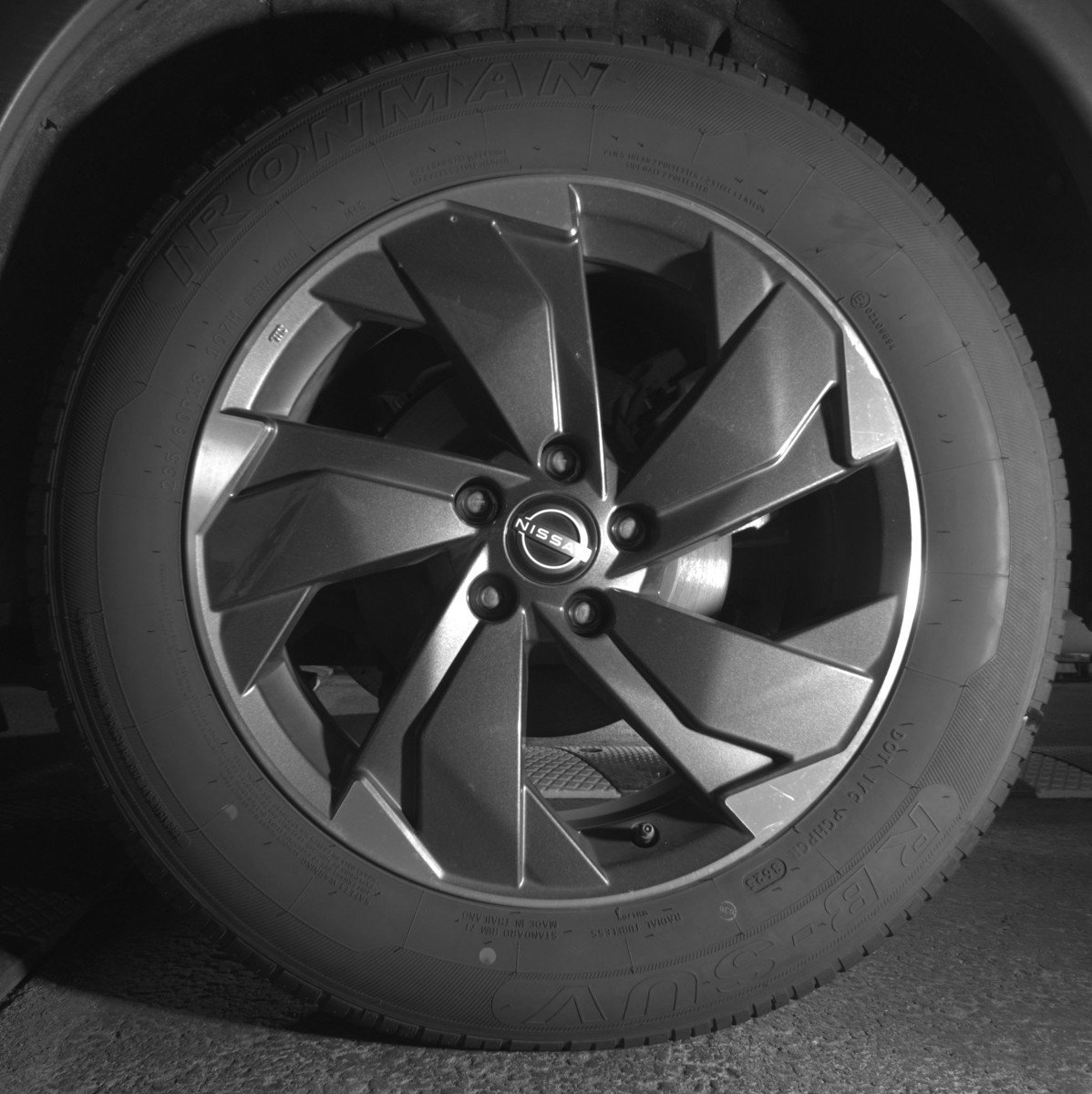 Used 2025 Nissan Rogue SV image 14