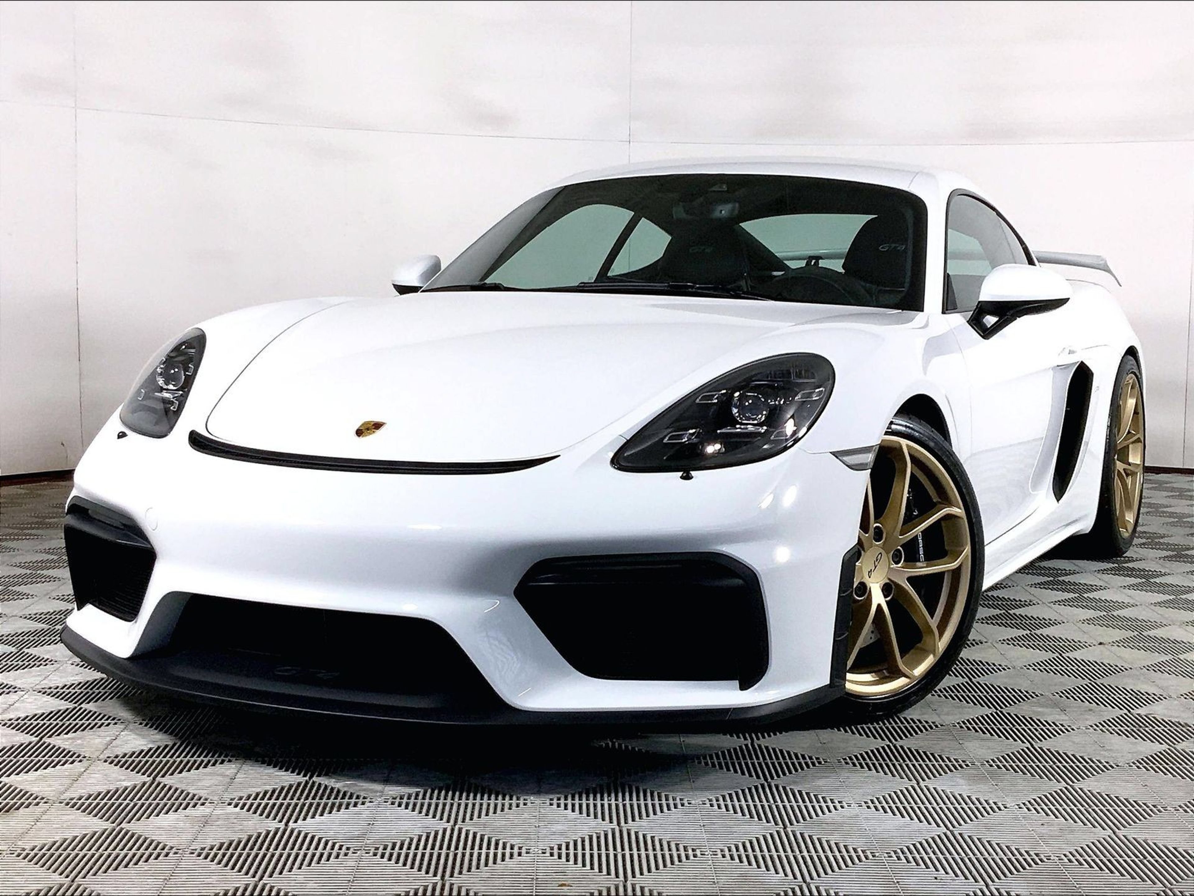 Certified 2020 Porsche 718 Cayman GT4 RWD image 1