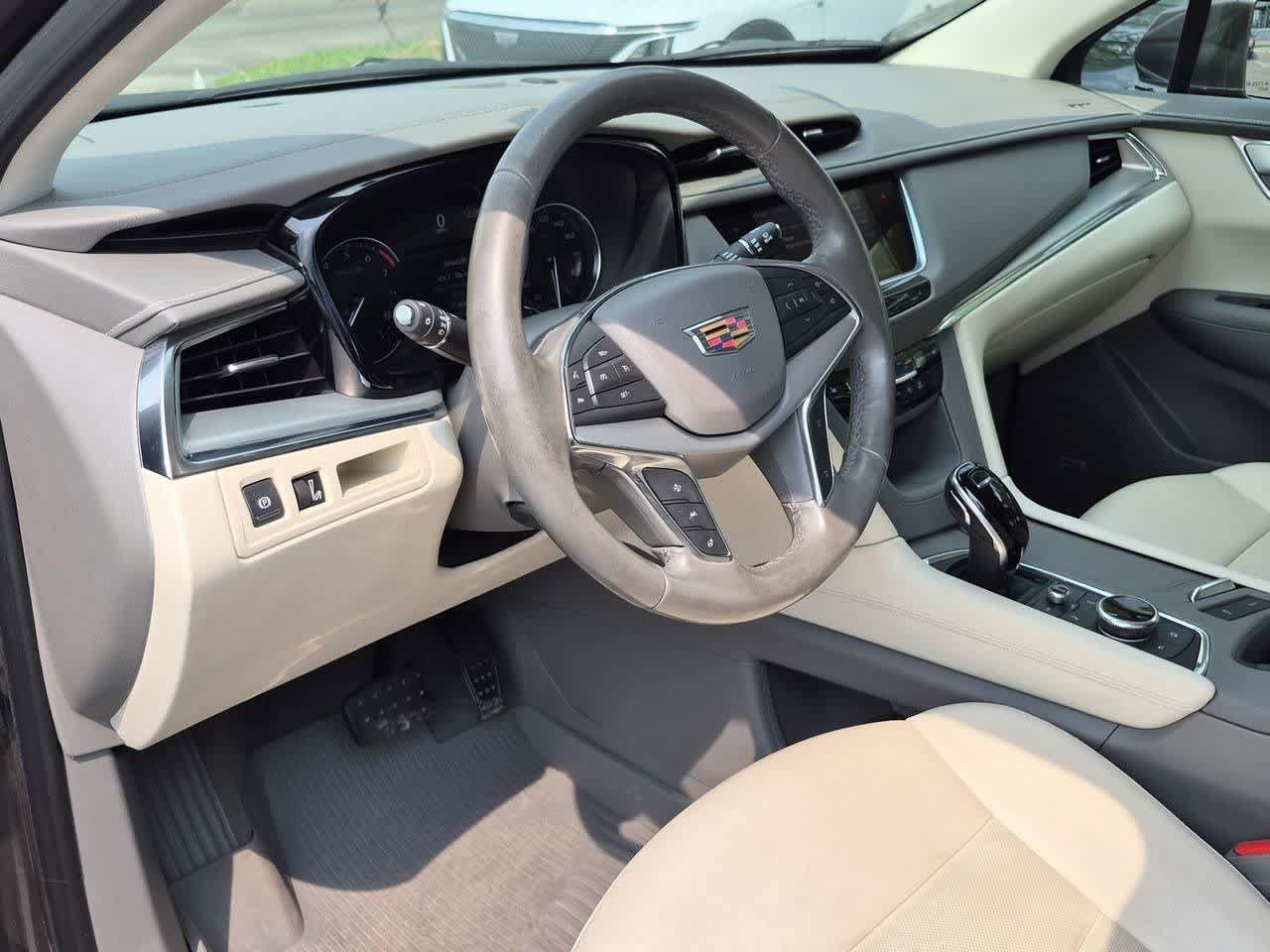 Used 2020 Cadillac XT5 Premium Luxury w/ LPO, Floor Liner Package FWD image 2