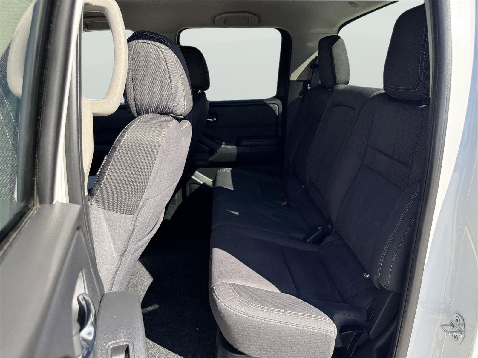 Used 2022 Nissan Frontier SV image 14