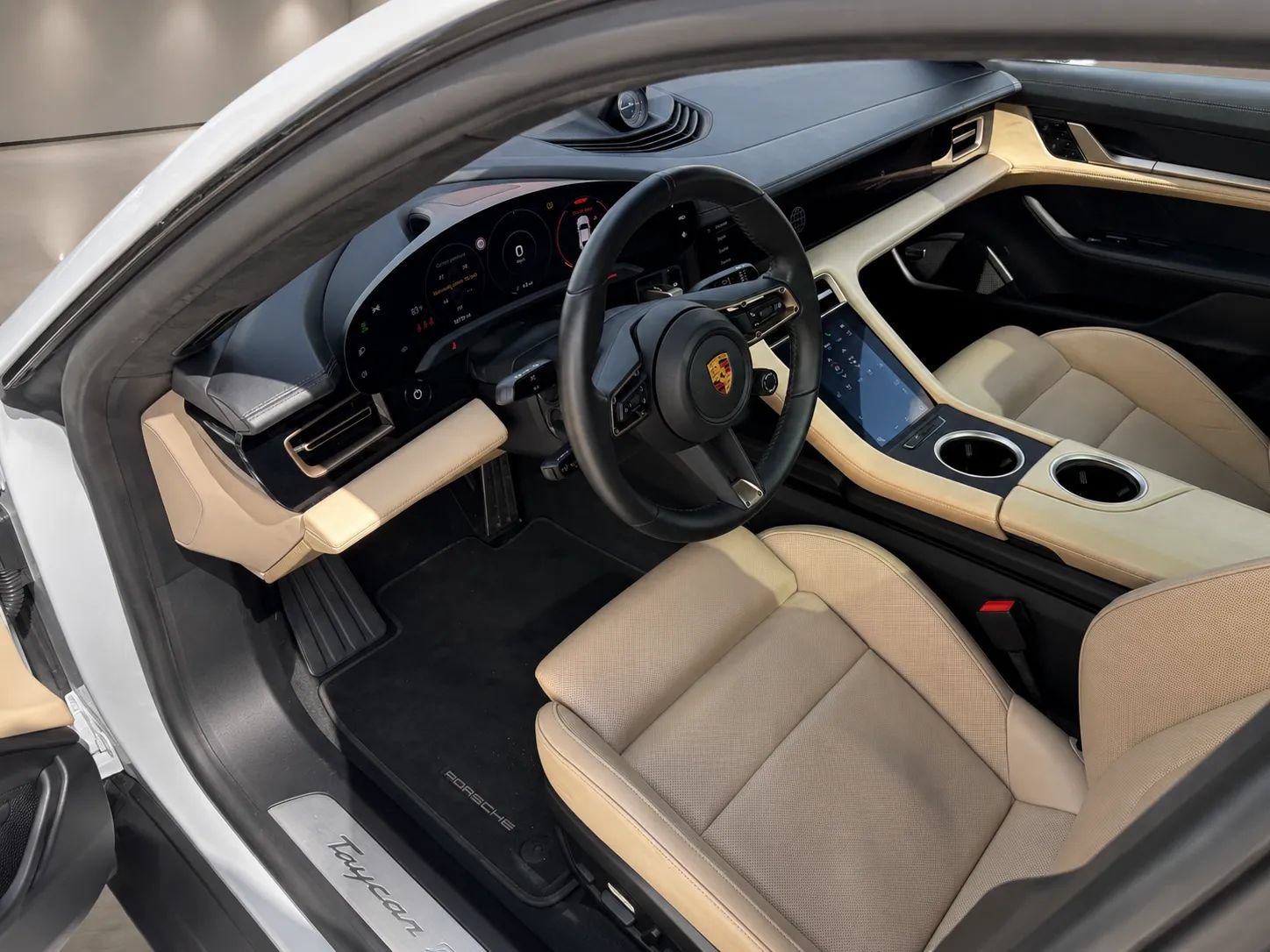 Used 2021 Porsche Taycan Turbo S AWD/4WD image 15