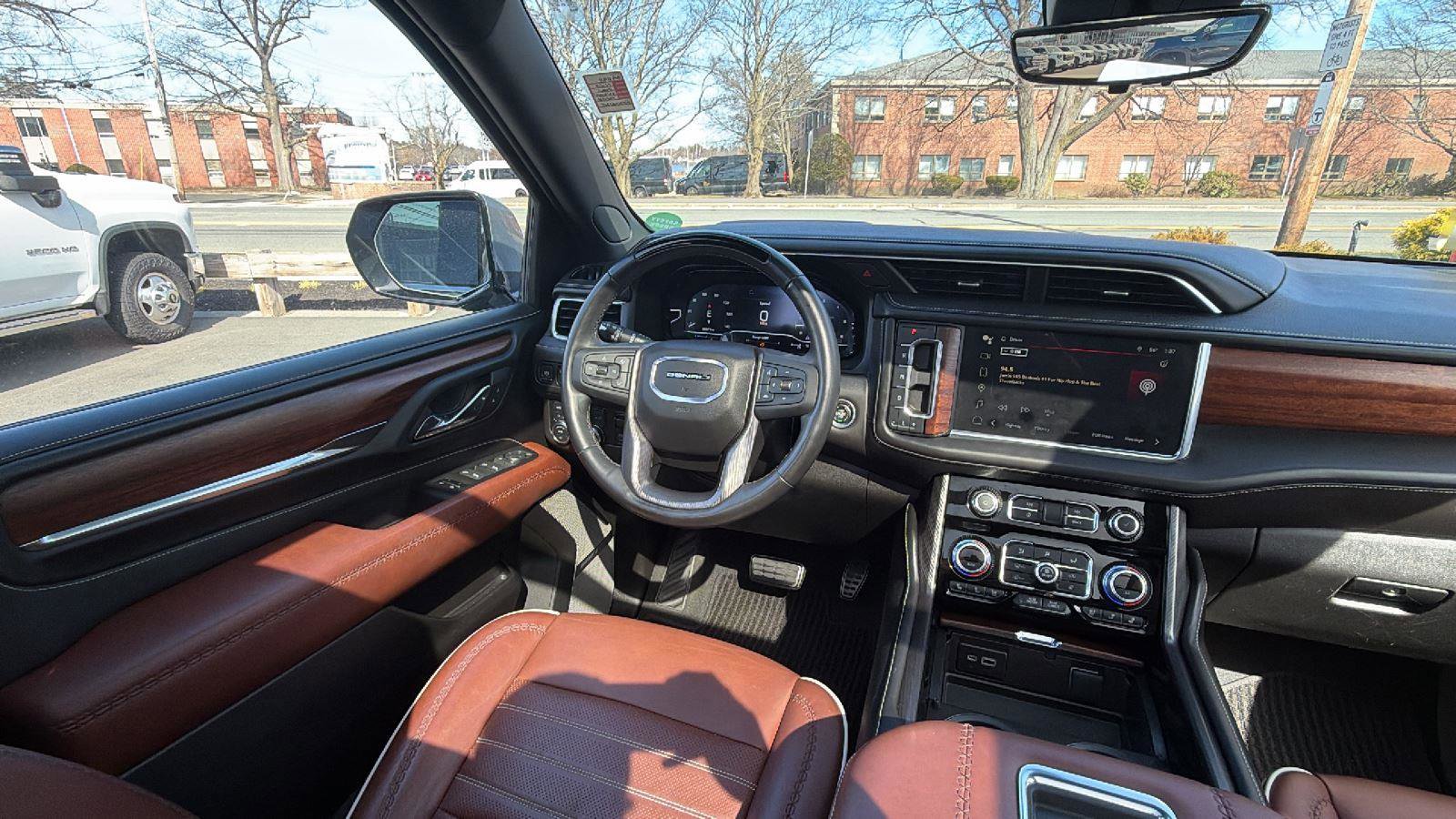 Used 2023 GMC Yukon Denali Ultimate image 37