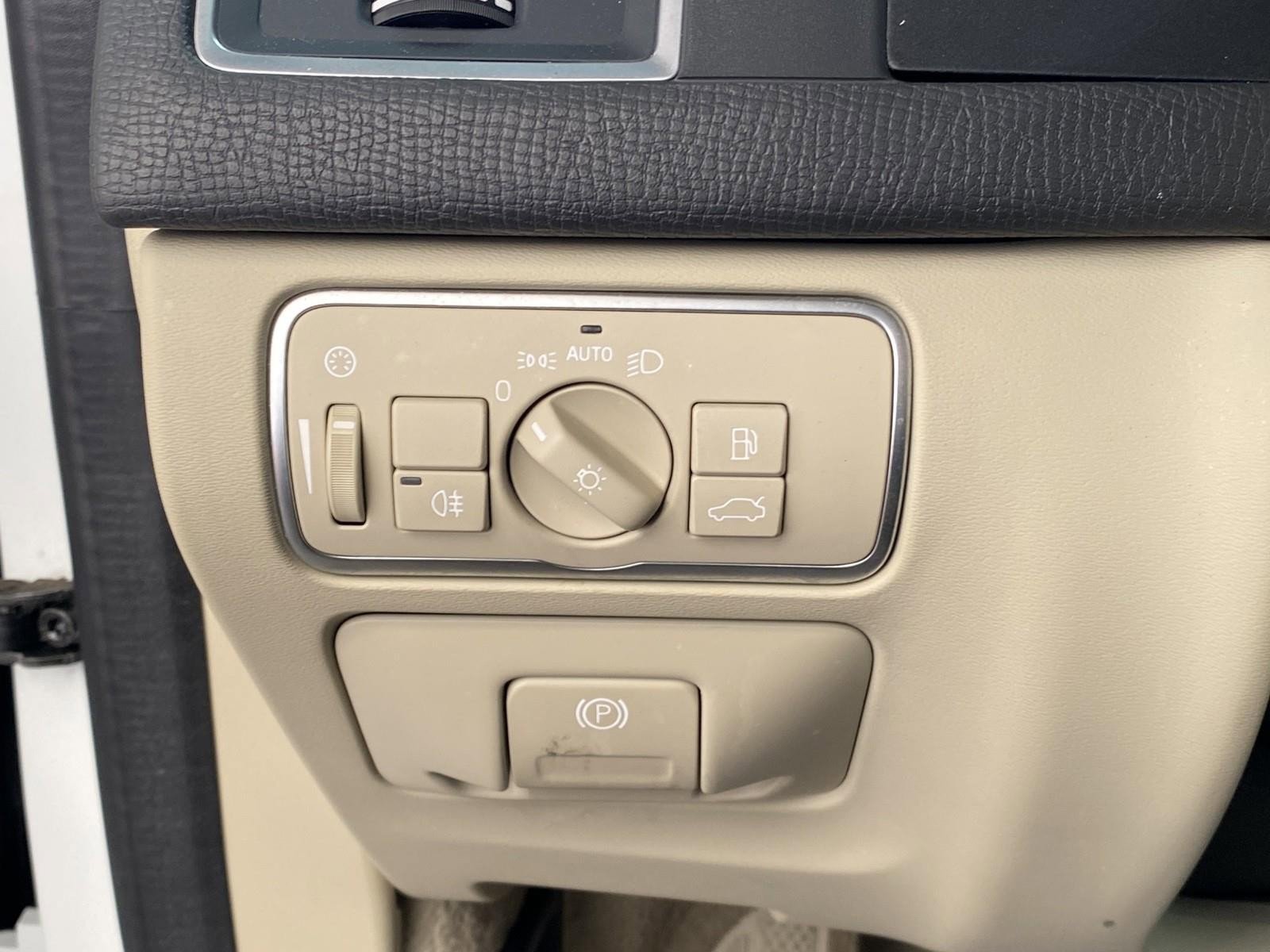 Used 2016 Volvo XC60 T5 Platinum w/ Climate Package image 28