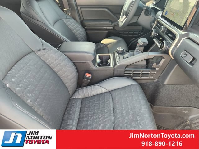 Used 2025 Toyota Tacoma TRD Off-Road w/ TRD Off Road Premium Package AWD/4WD image 15