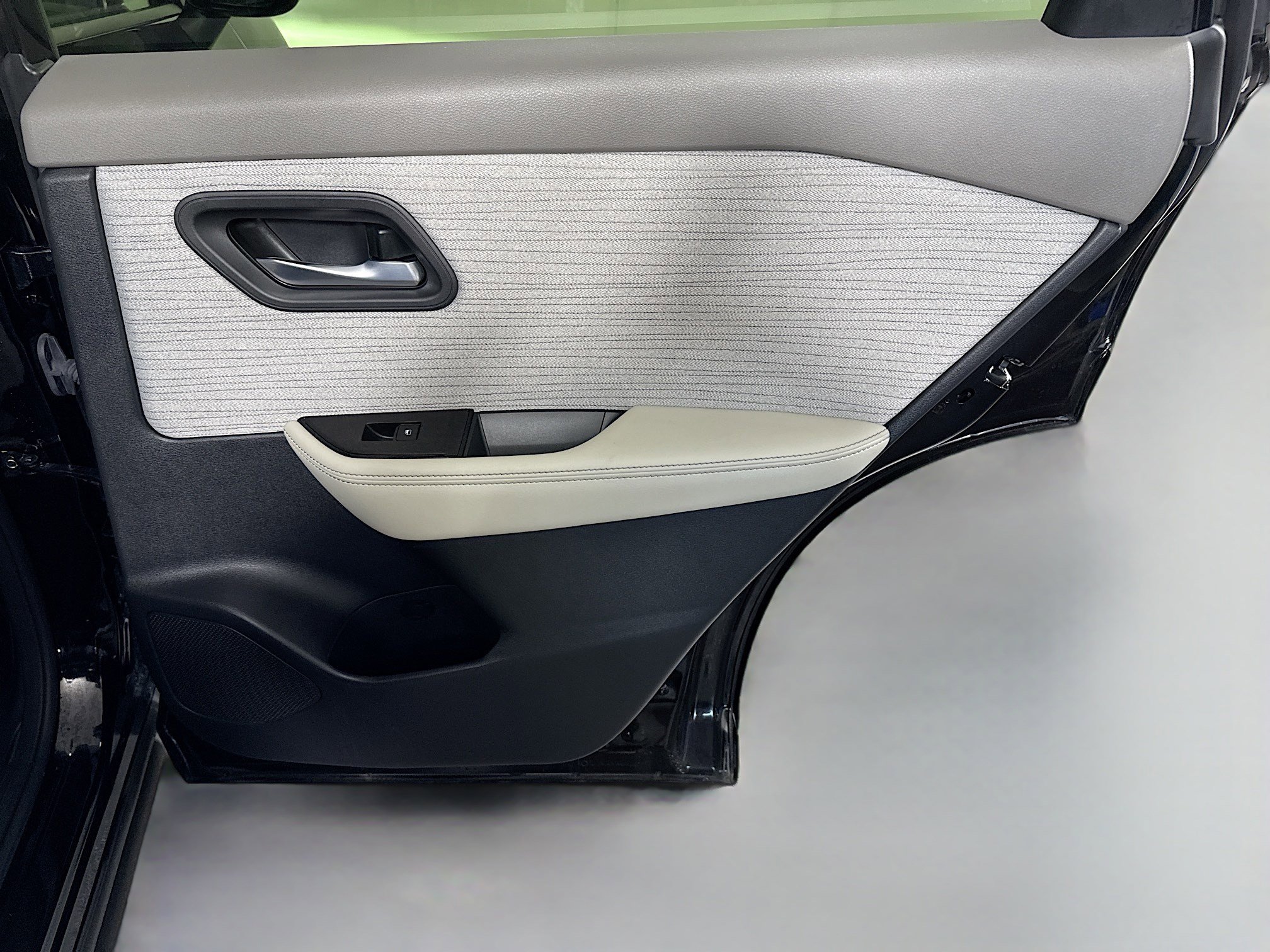 Used 2023 Nissan Rogue SV image 28