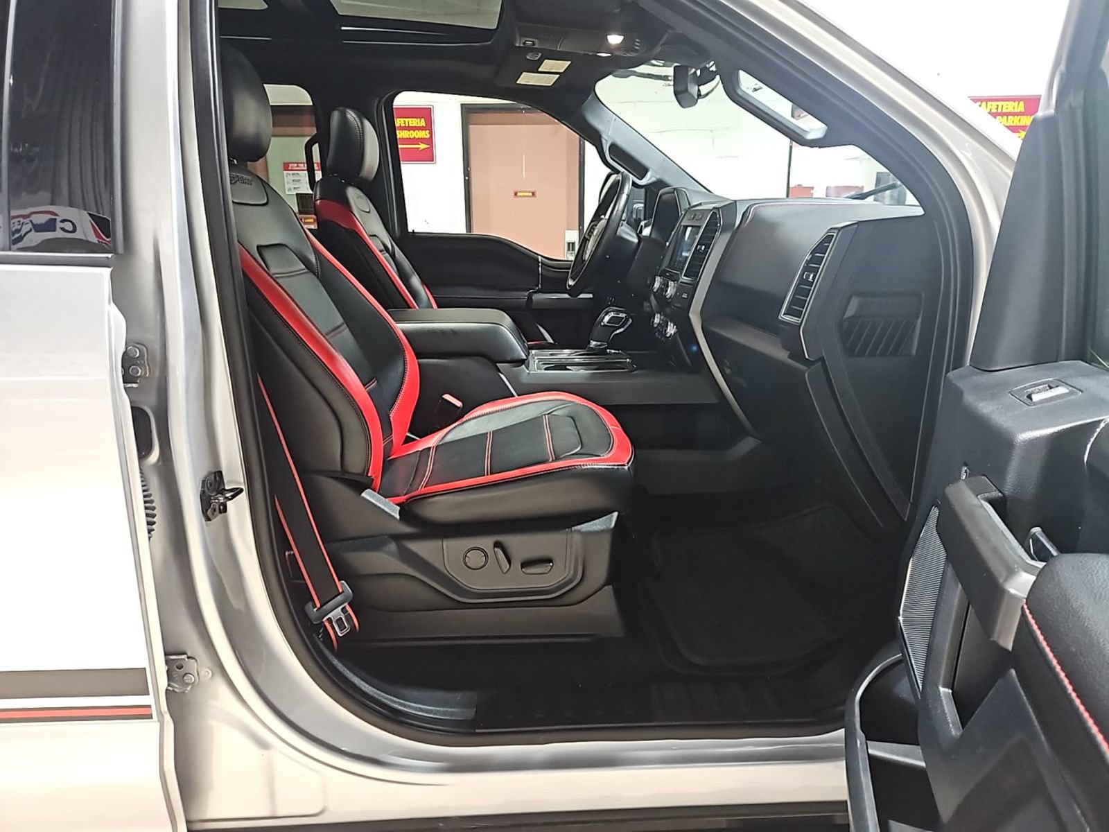 Used 2019 Ford F150 Lariat w/ Equipment Group 502A Luxury AWD/4WD image 8