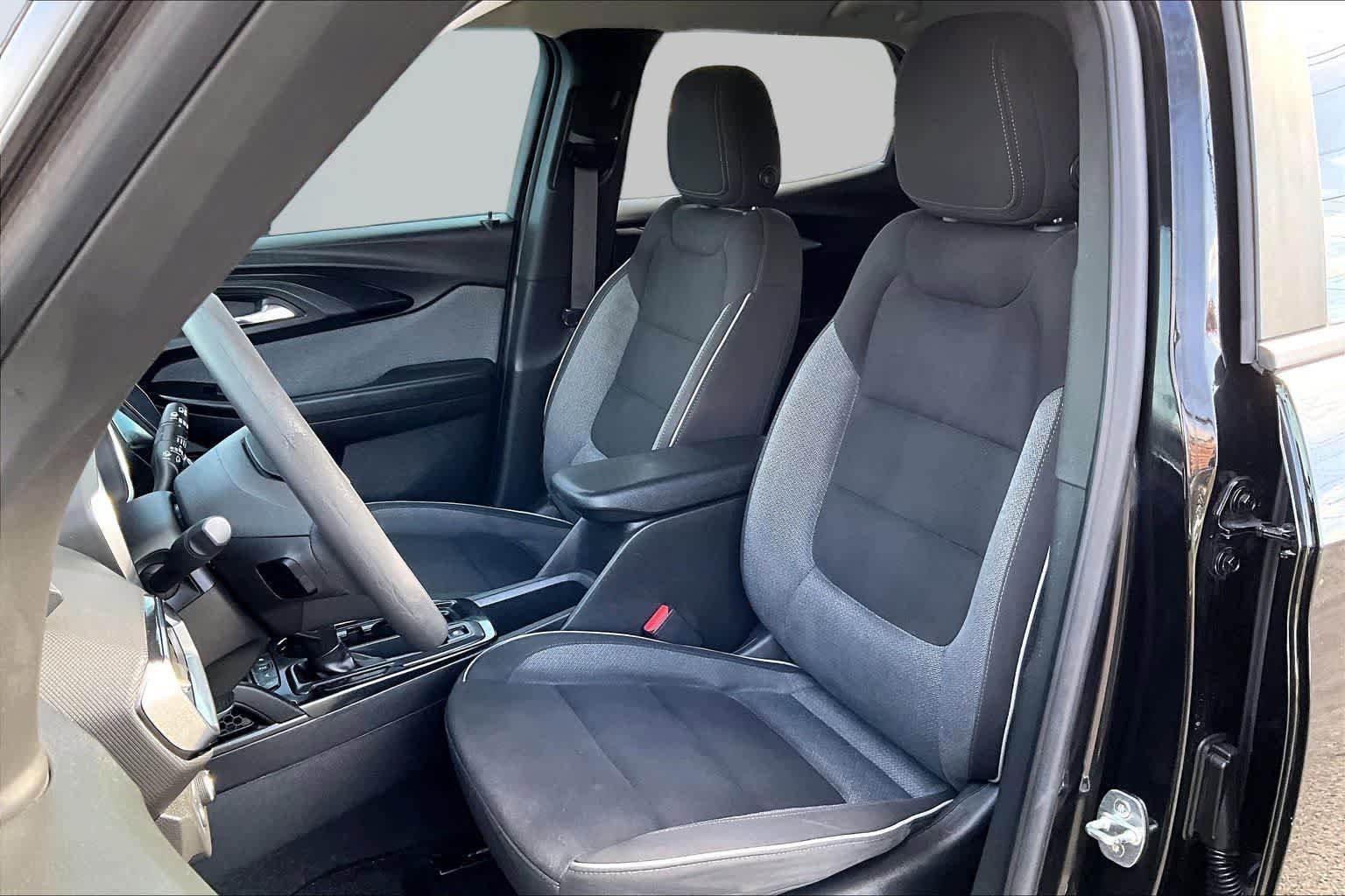 Used 2023 Chevrolet TrailBlazer LT w/ Convenience Package FWD image 11