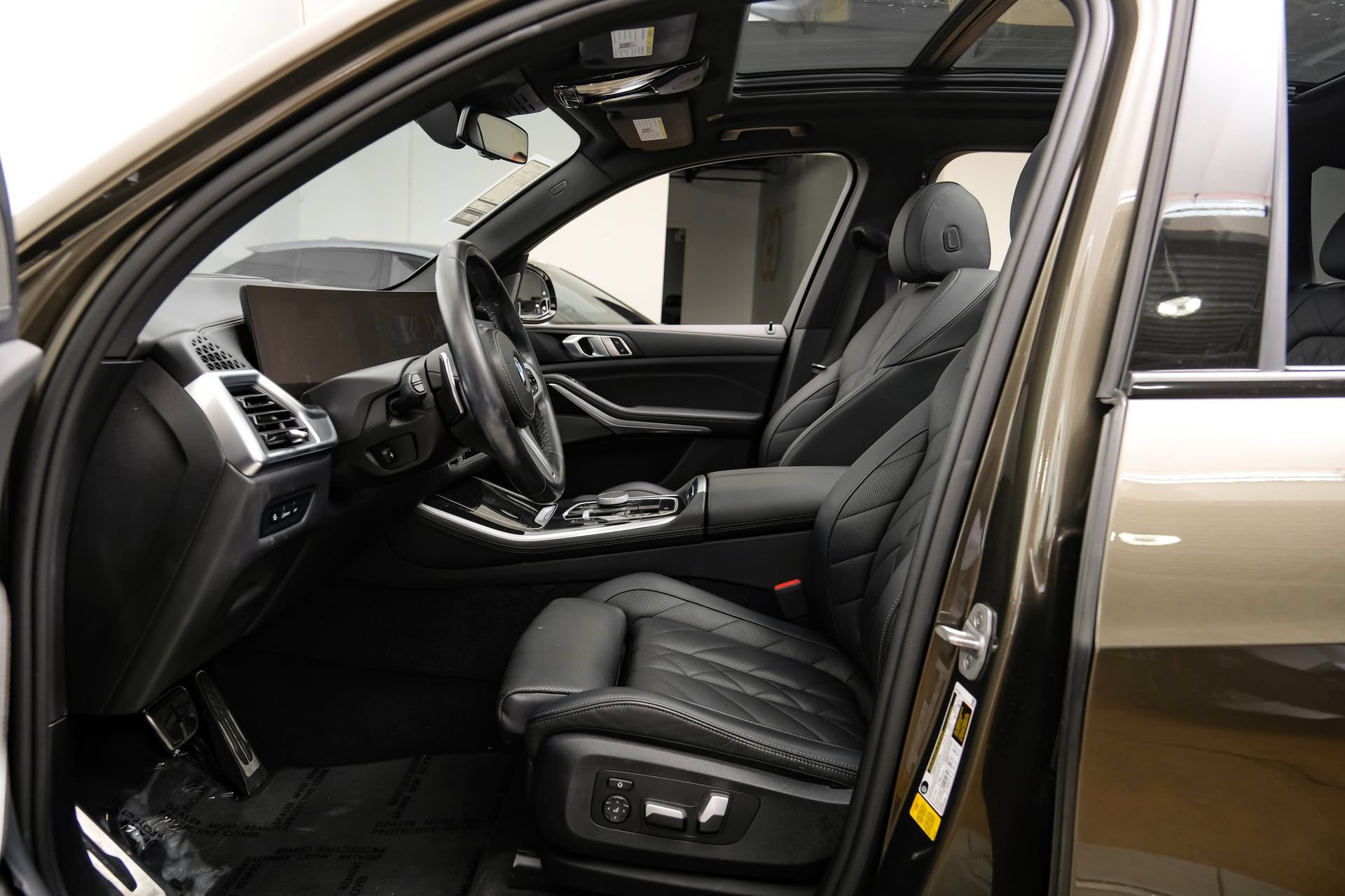 Used 2024 BMW X5 sDrive40i w/ M Sport Package RWD image 4