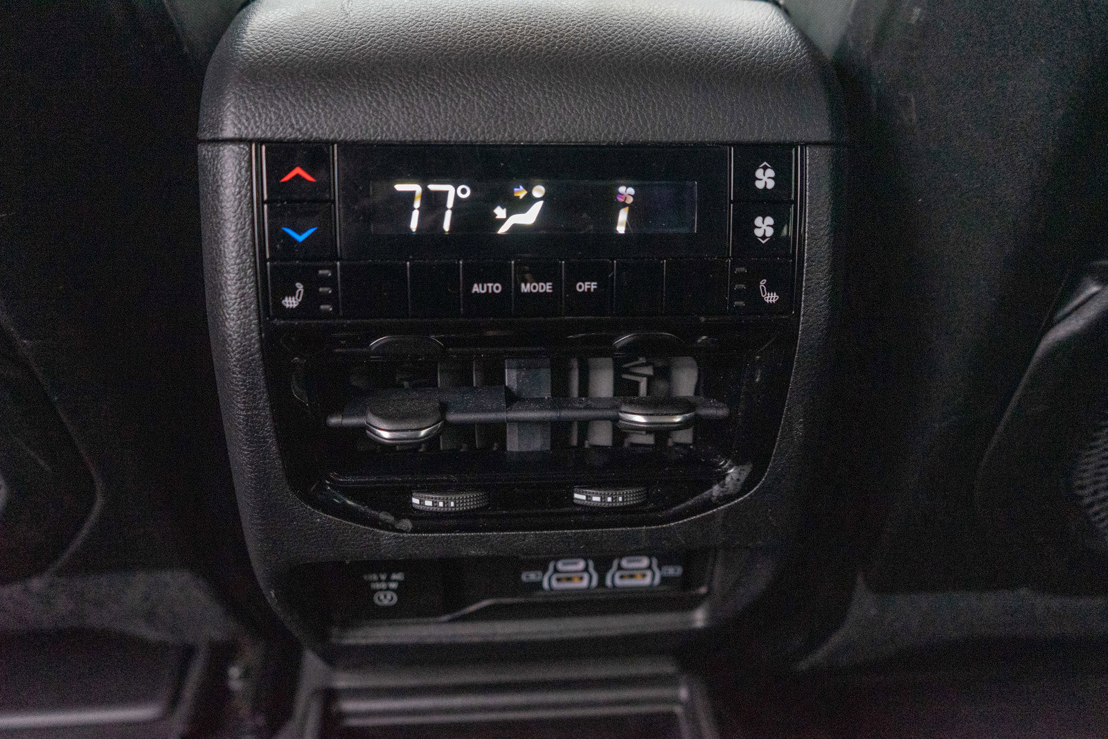 Used 2023 Jeep Grand Cherokee L Limited w/ Luxury Tech Group II AWD/4WD image 32
