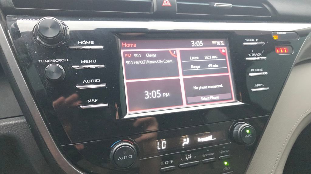 Used 2019 Toyota Camry SE image 18