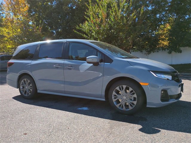 New 2026 Honda Odyssey Touring image 2