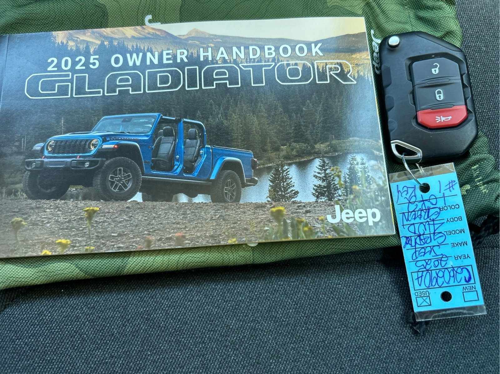 Certified 2025 Jeep Gladiator Sport AWD/4WD image 19