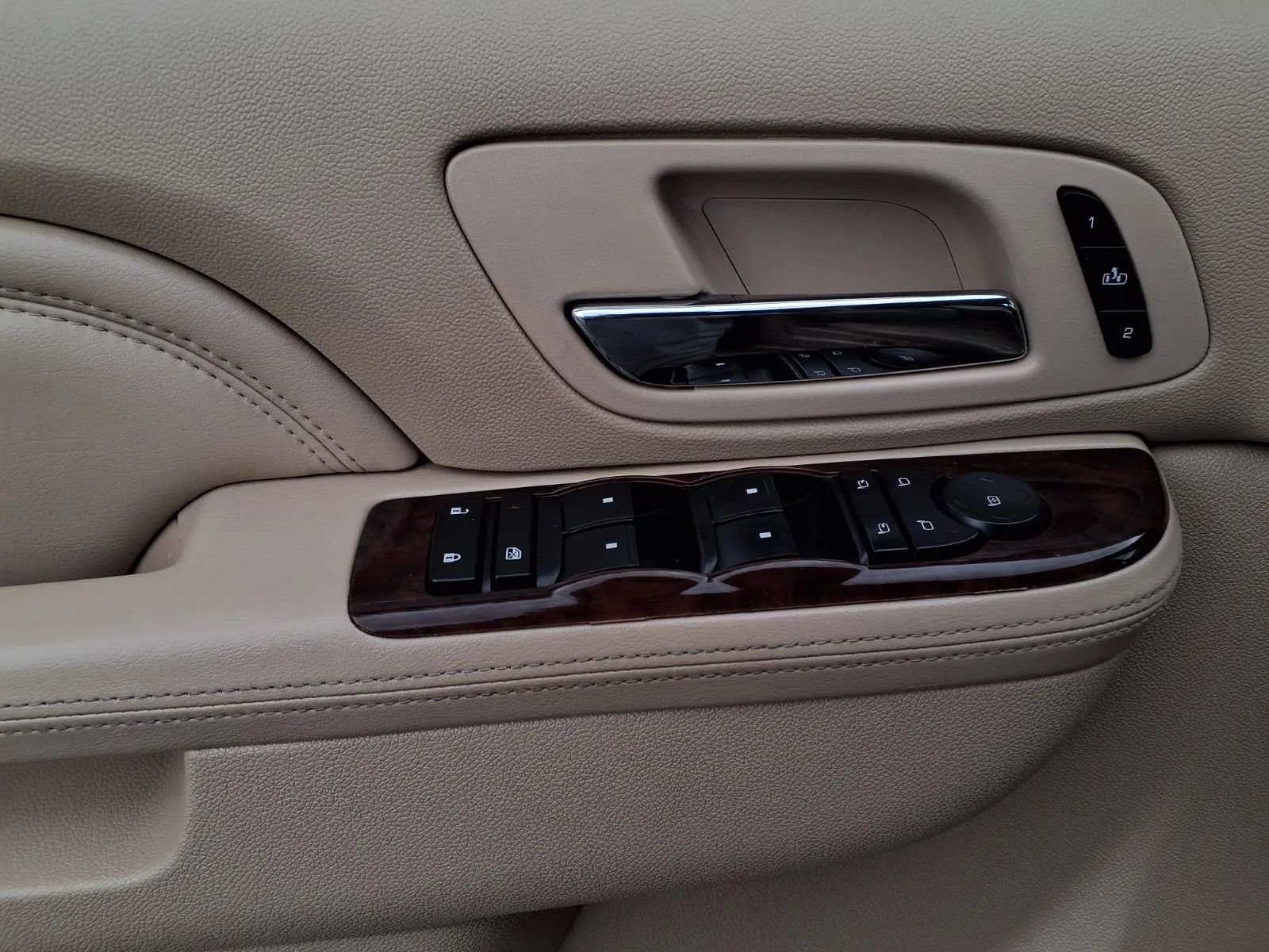 Used 2013 Cadillac Escalade ESV Luxury AWD/4WD image 15
