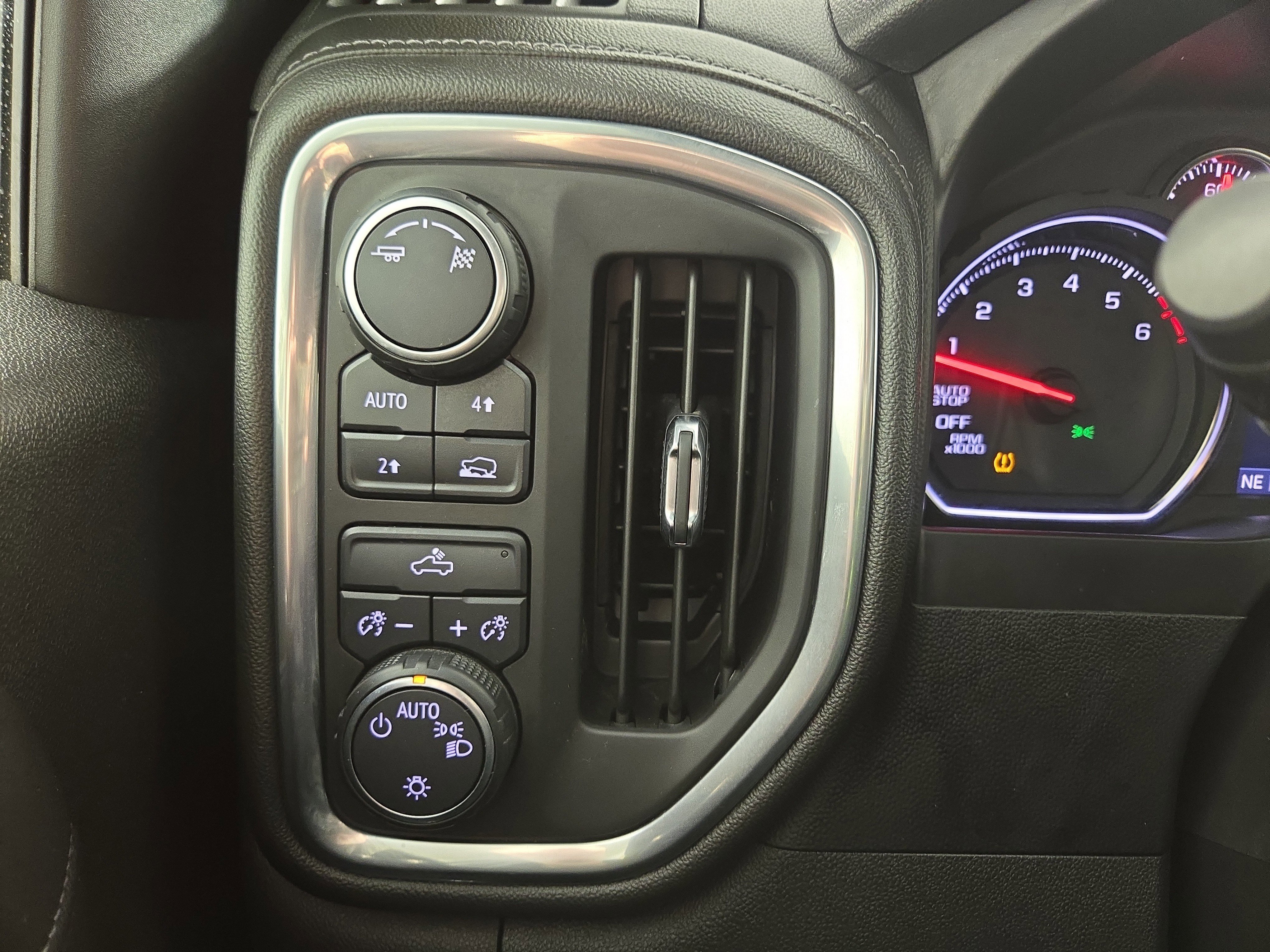 Certified 2019 Chevrolet Silverado 1500 LT w/ All-Star Edition image 28