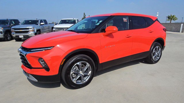 Used 2025 Chevrolet Blazer LT FWD image 4