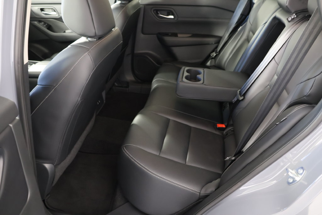 Used 2025 Nissan Rogue SL FWD image 19