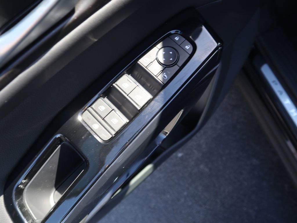 New 2026 Nissan Pathfinder Platinum FWD image 18