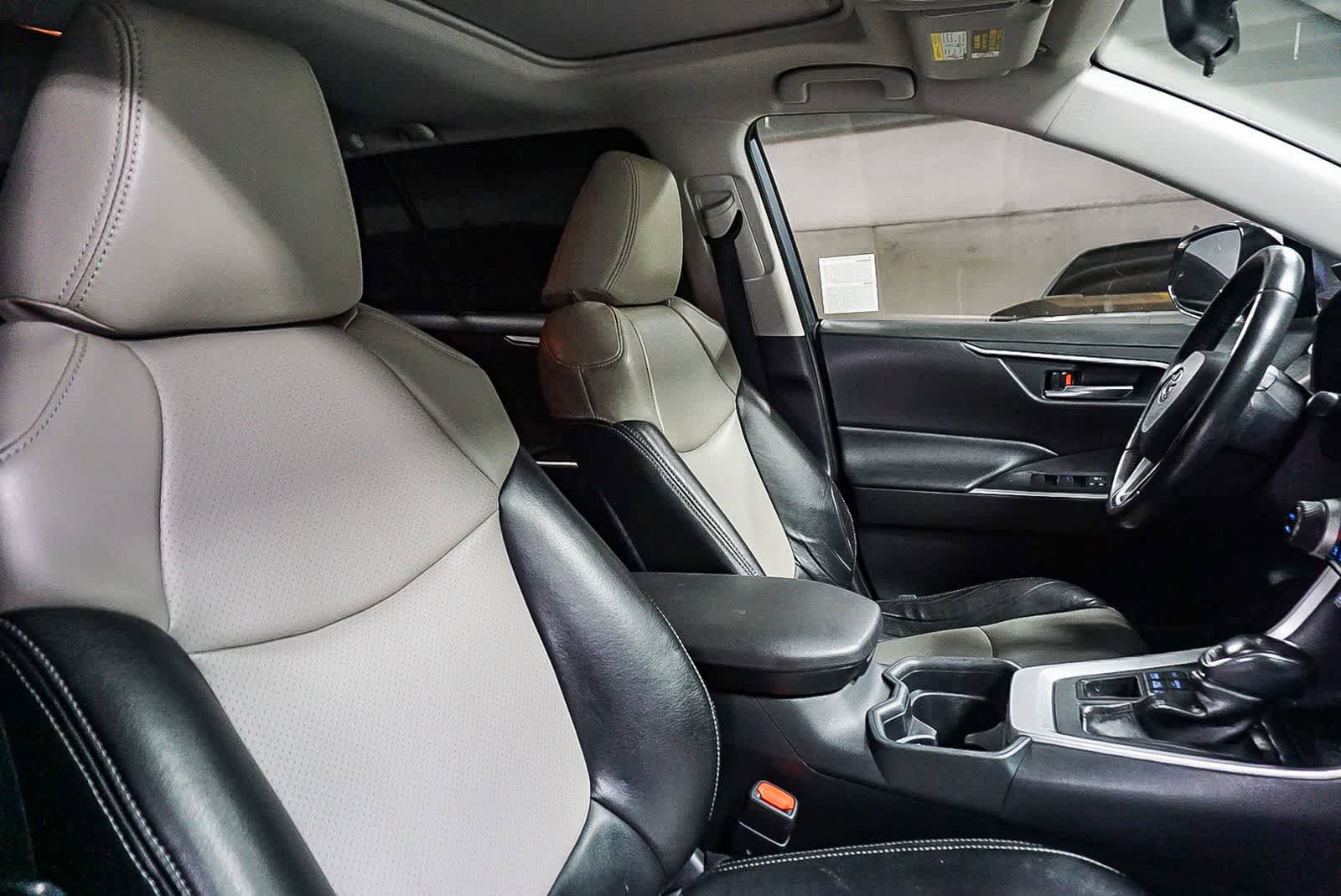 Certified 2020 Toyota RAV4 XLE w/ Convenience Package image 18