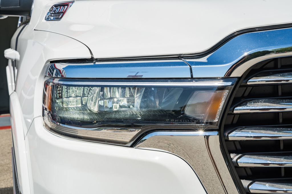 New 2026 RAM 1500 Laramie AWD/4WD image 12
