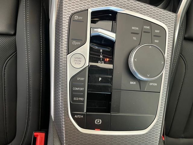 New 2026 BMW 330i xDrive Sedan w/ Premium Package AWD/4WD image 18